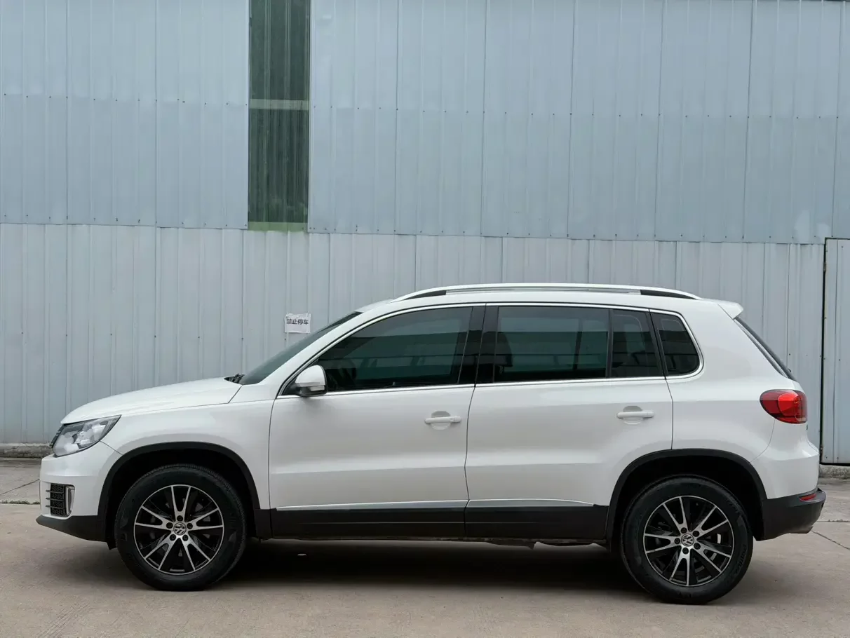 Volkswagen Tiguan (Tharu)