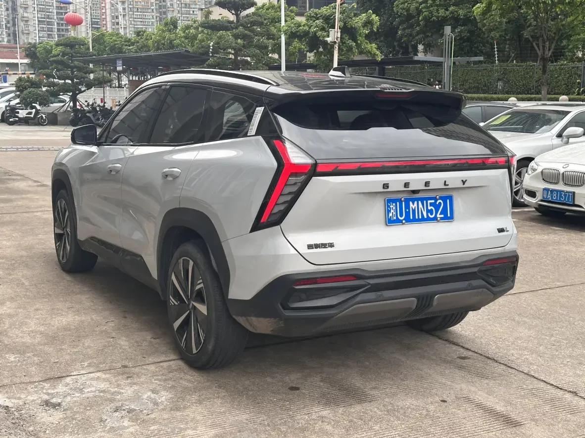 Geely Atlas L
