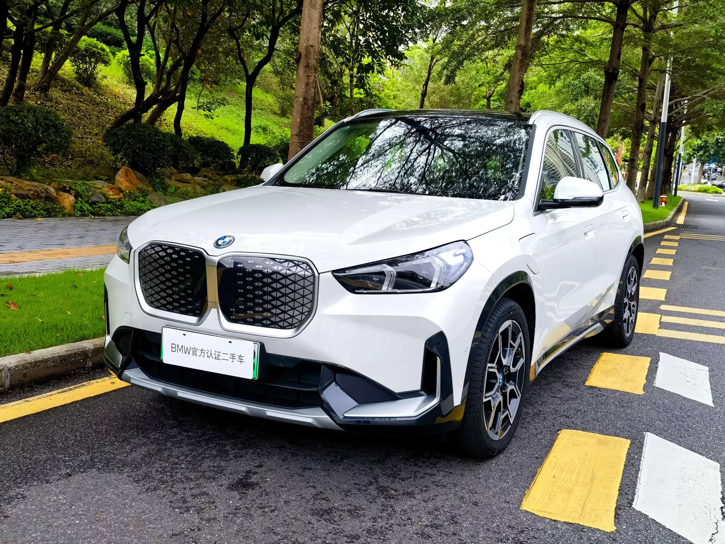 BMW iX1