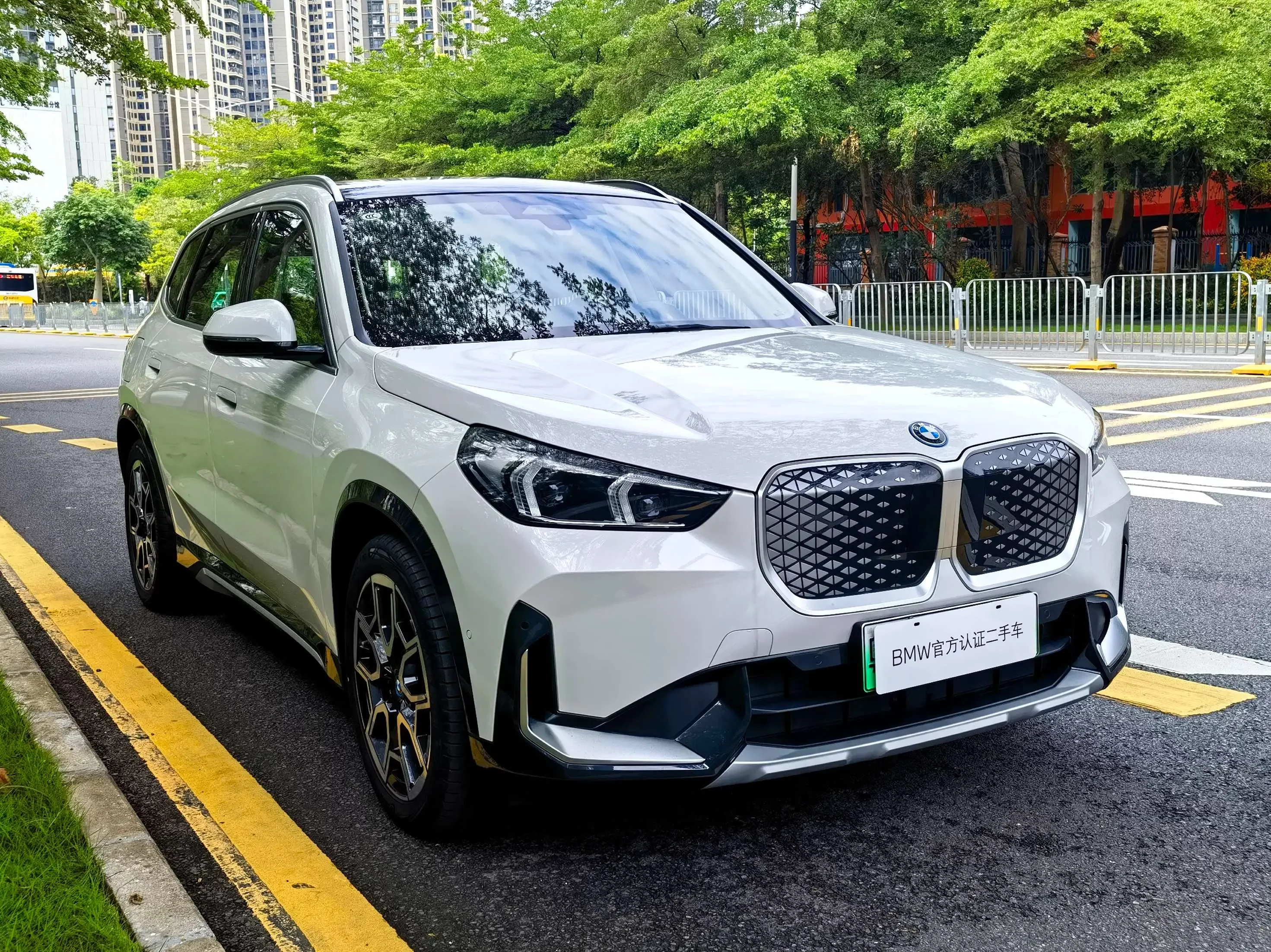 BMW iX1