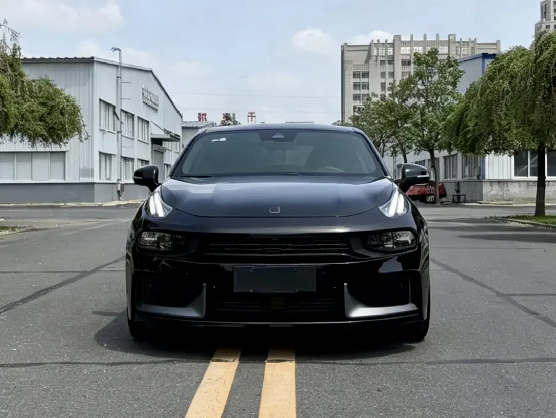 Lynk & Co 03