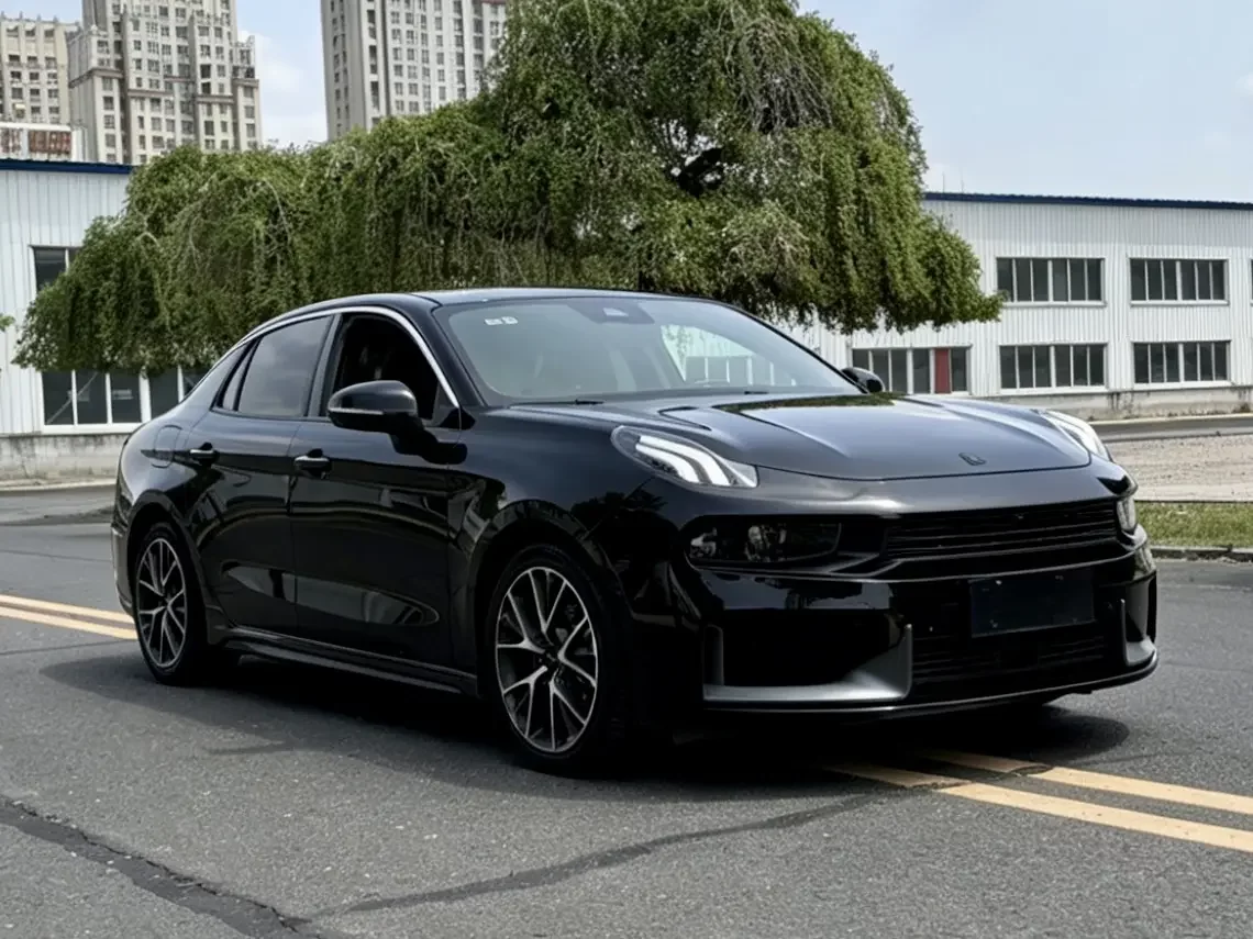 Lynk & Co 03