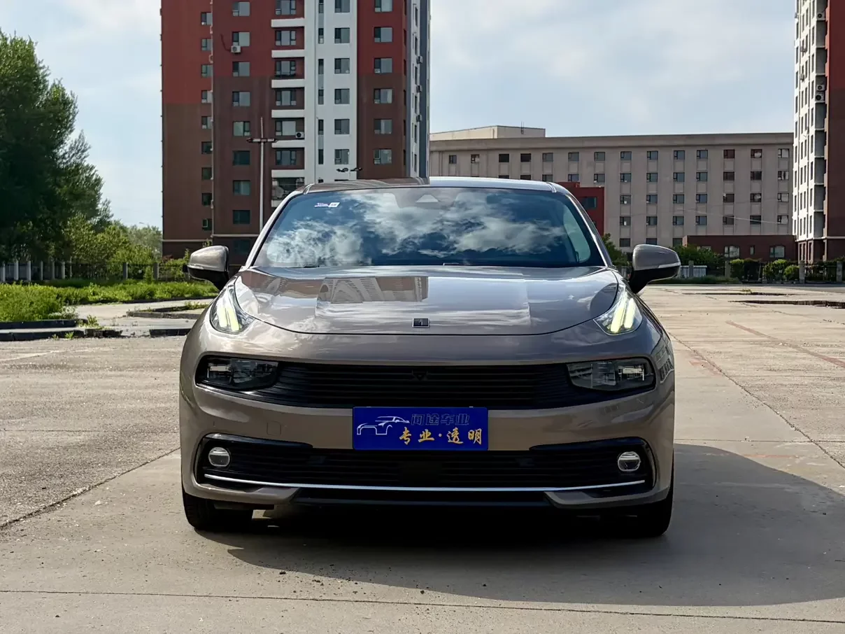 Lynk & Co 03