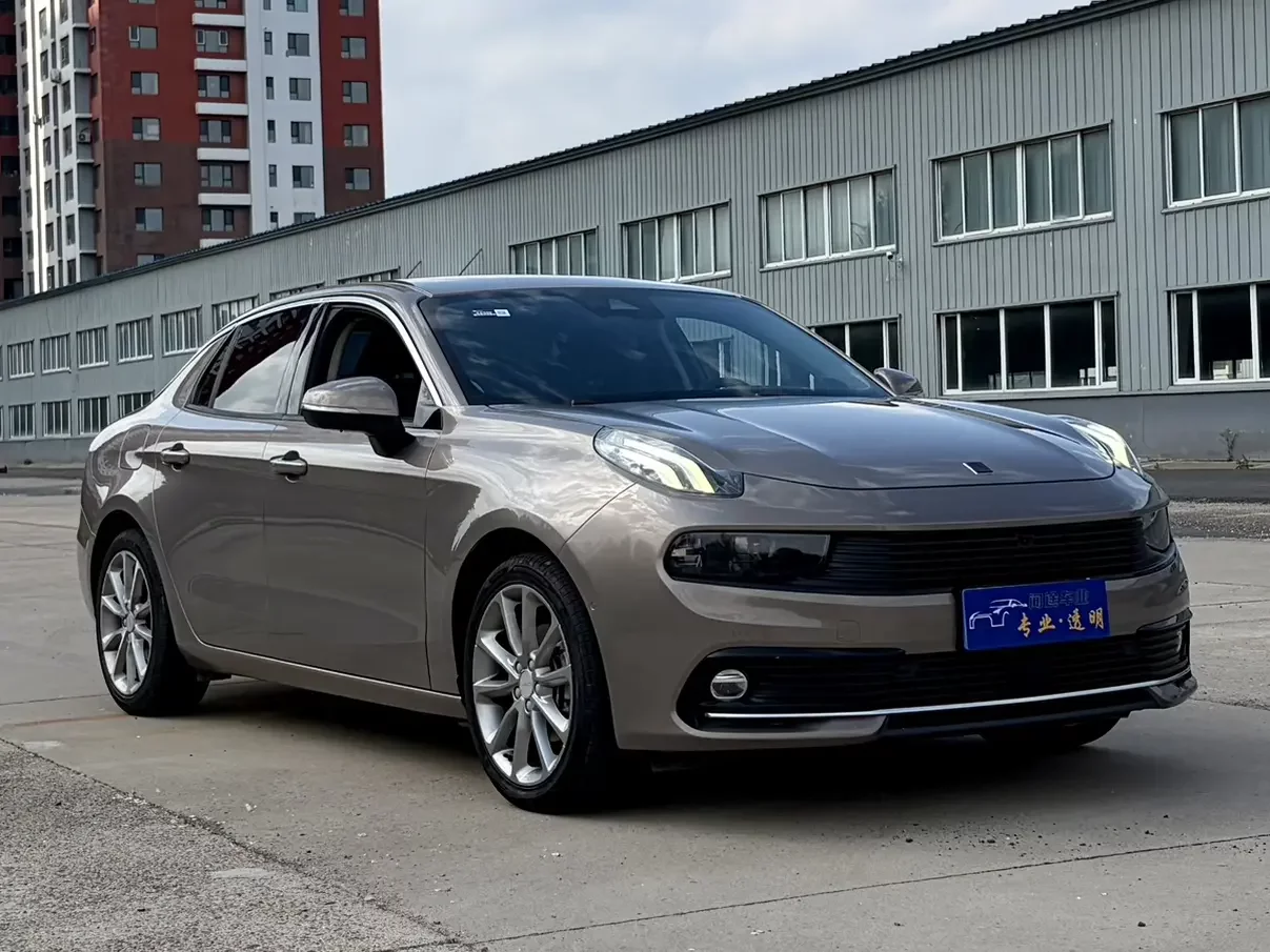 Lynk & Co 03