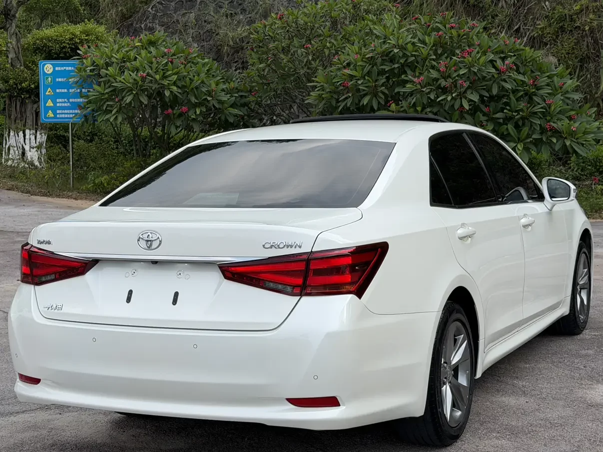 Toyota crown