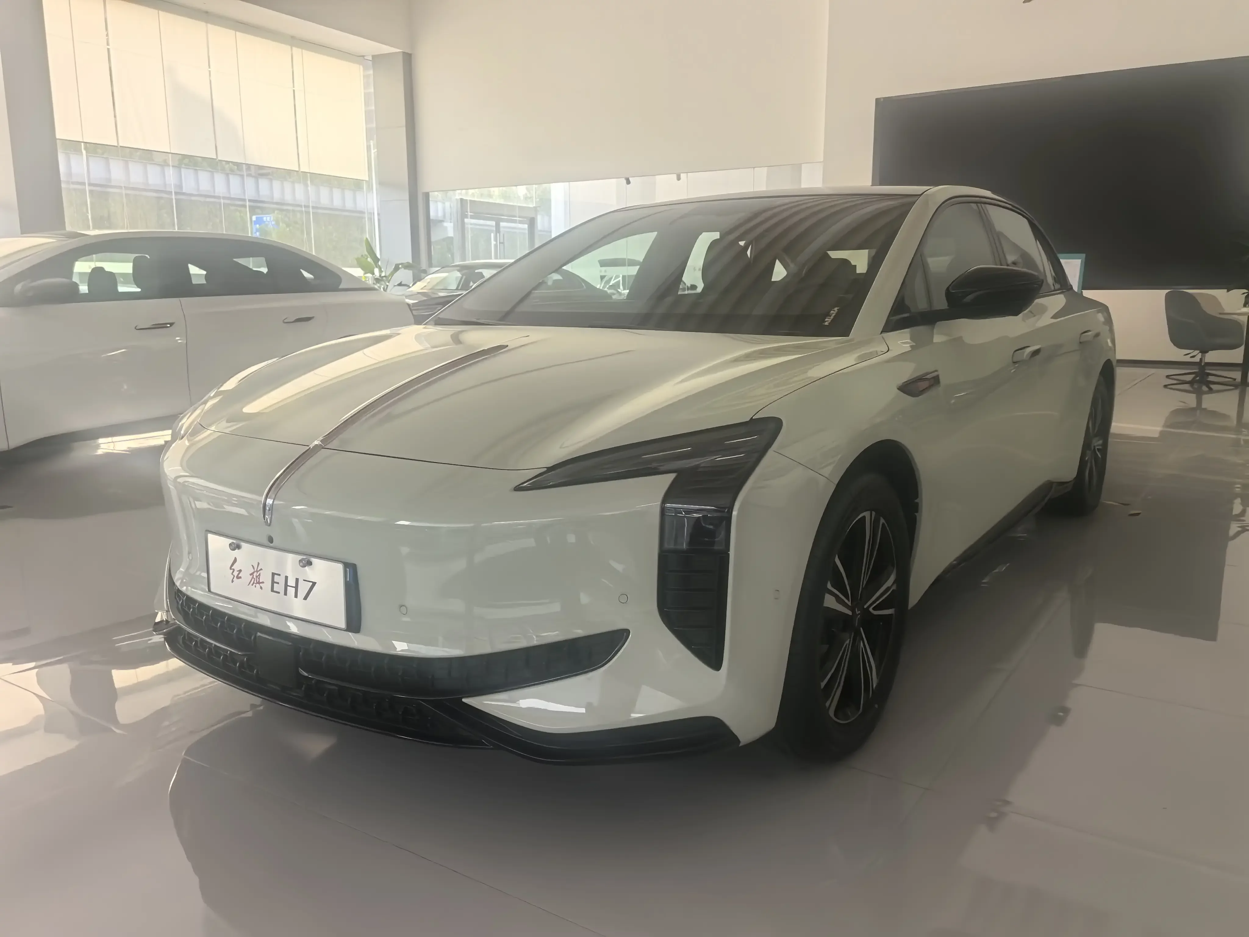Hongqi EH7