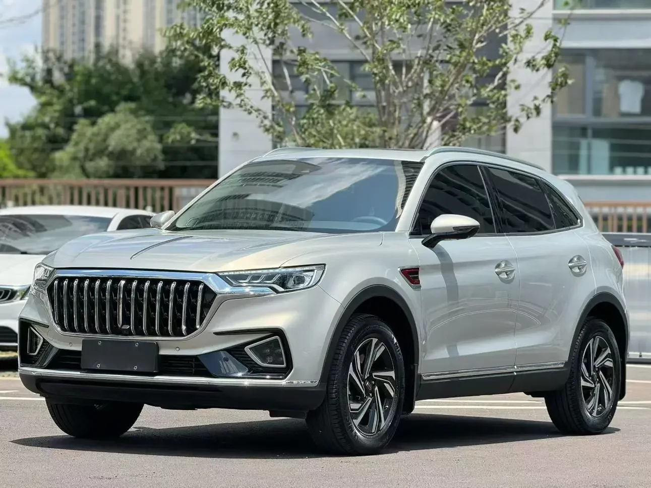 Hongqi HS5