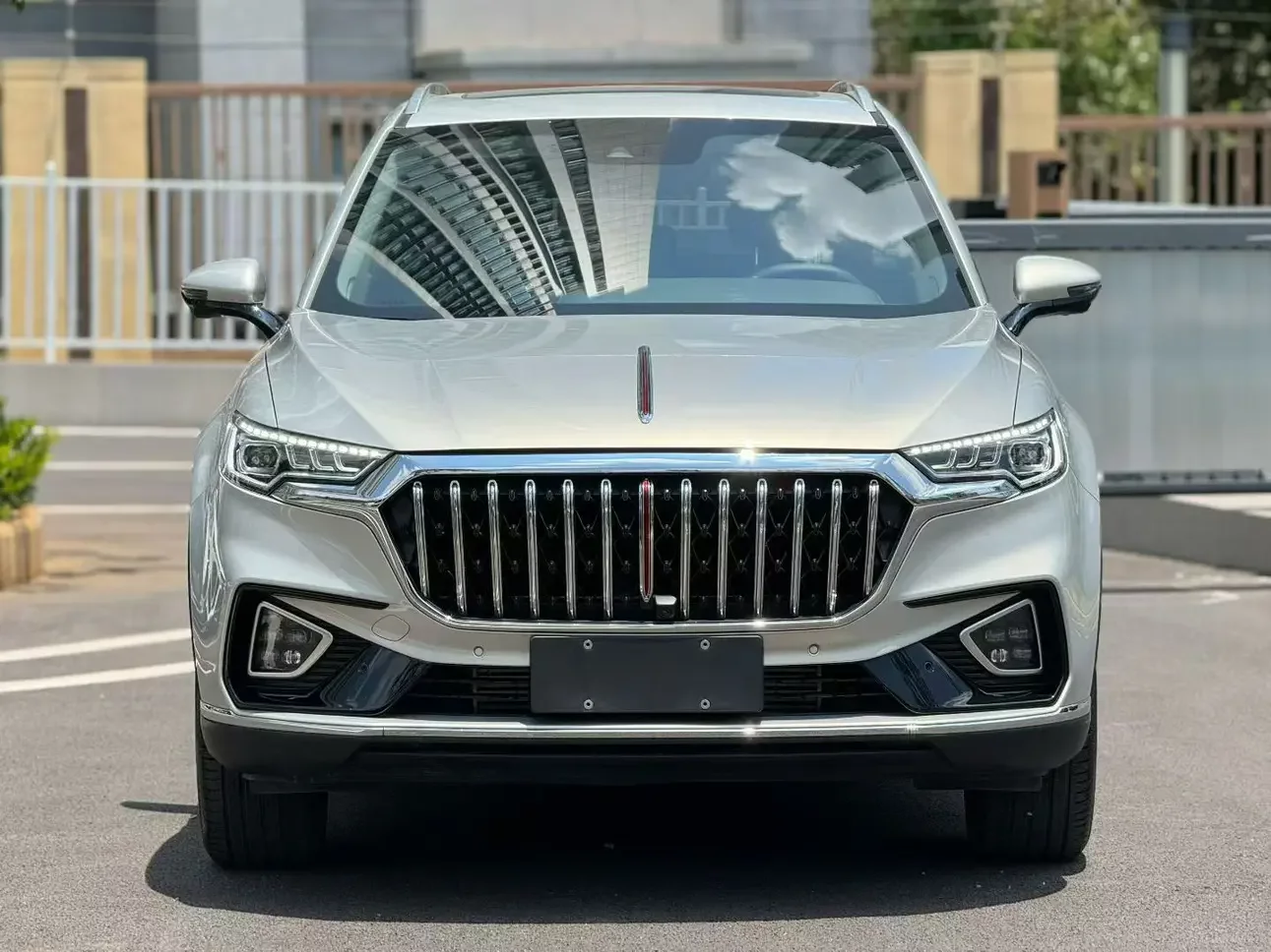 Hongqi HS5