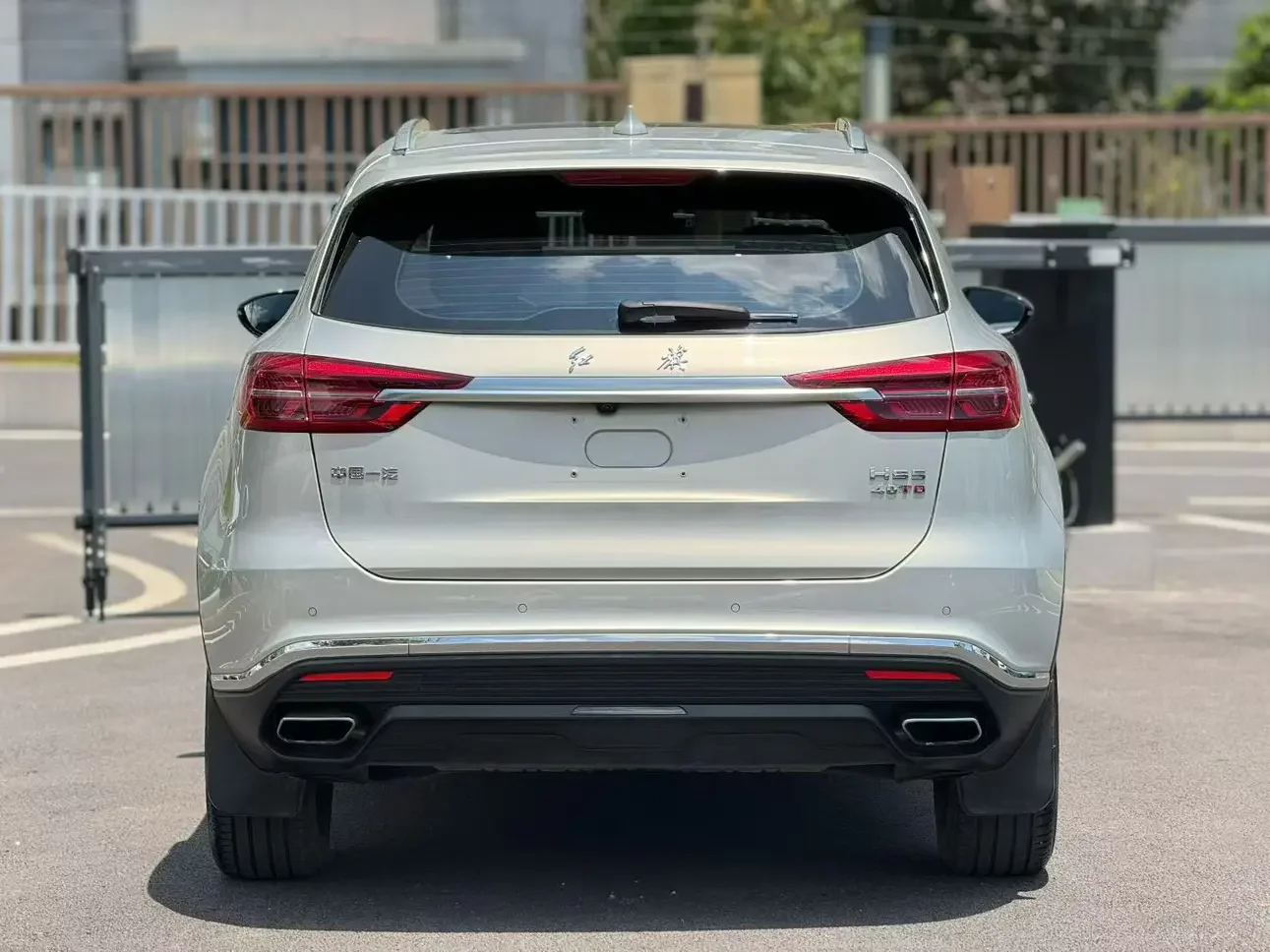 Hongqi HS5
