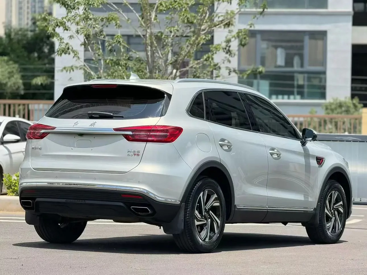 Hongqi HS5