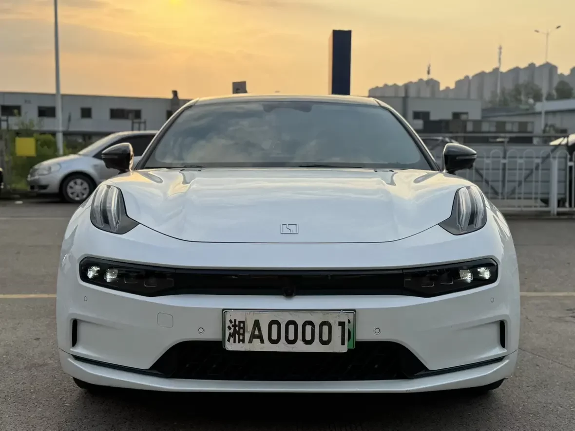 ZEEKR 001
