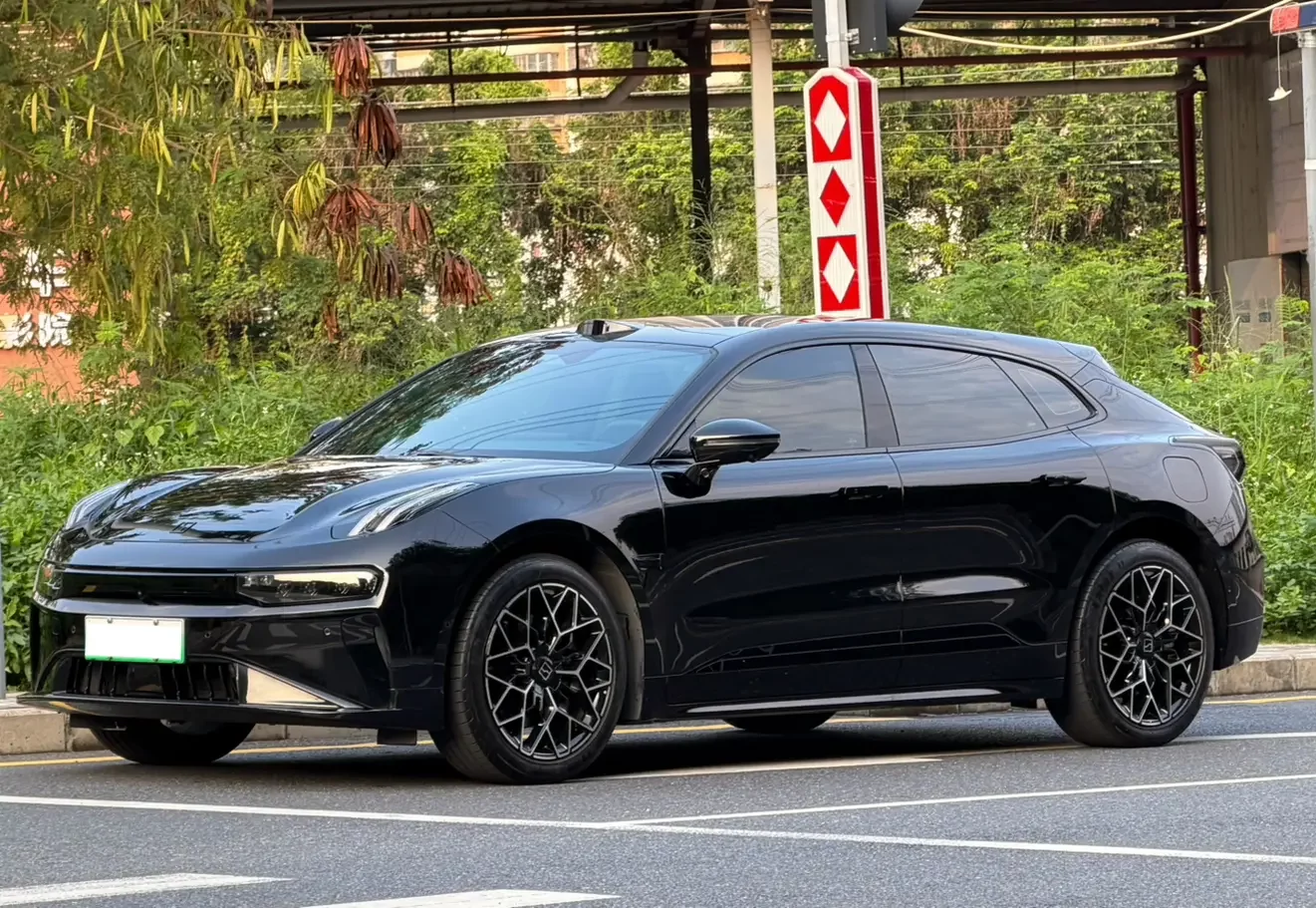 ZEEKR 001