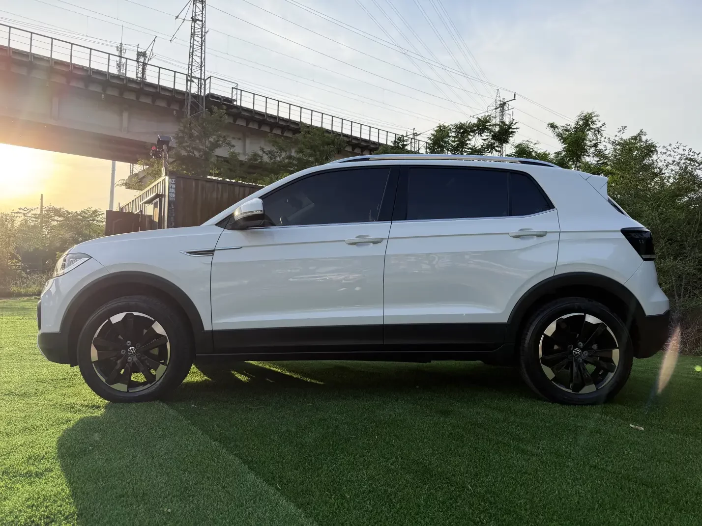 Volkswagen Explore the shadows