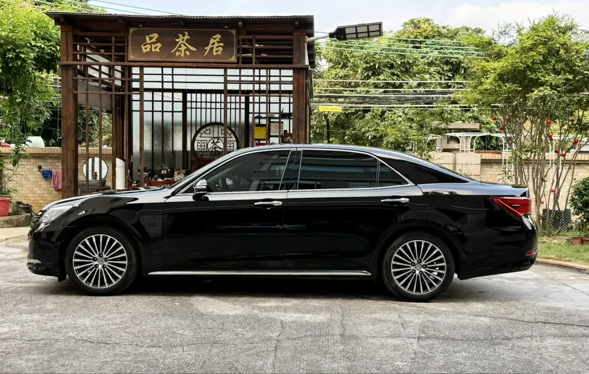 Toyota crown