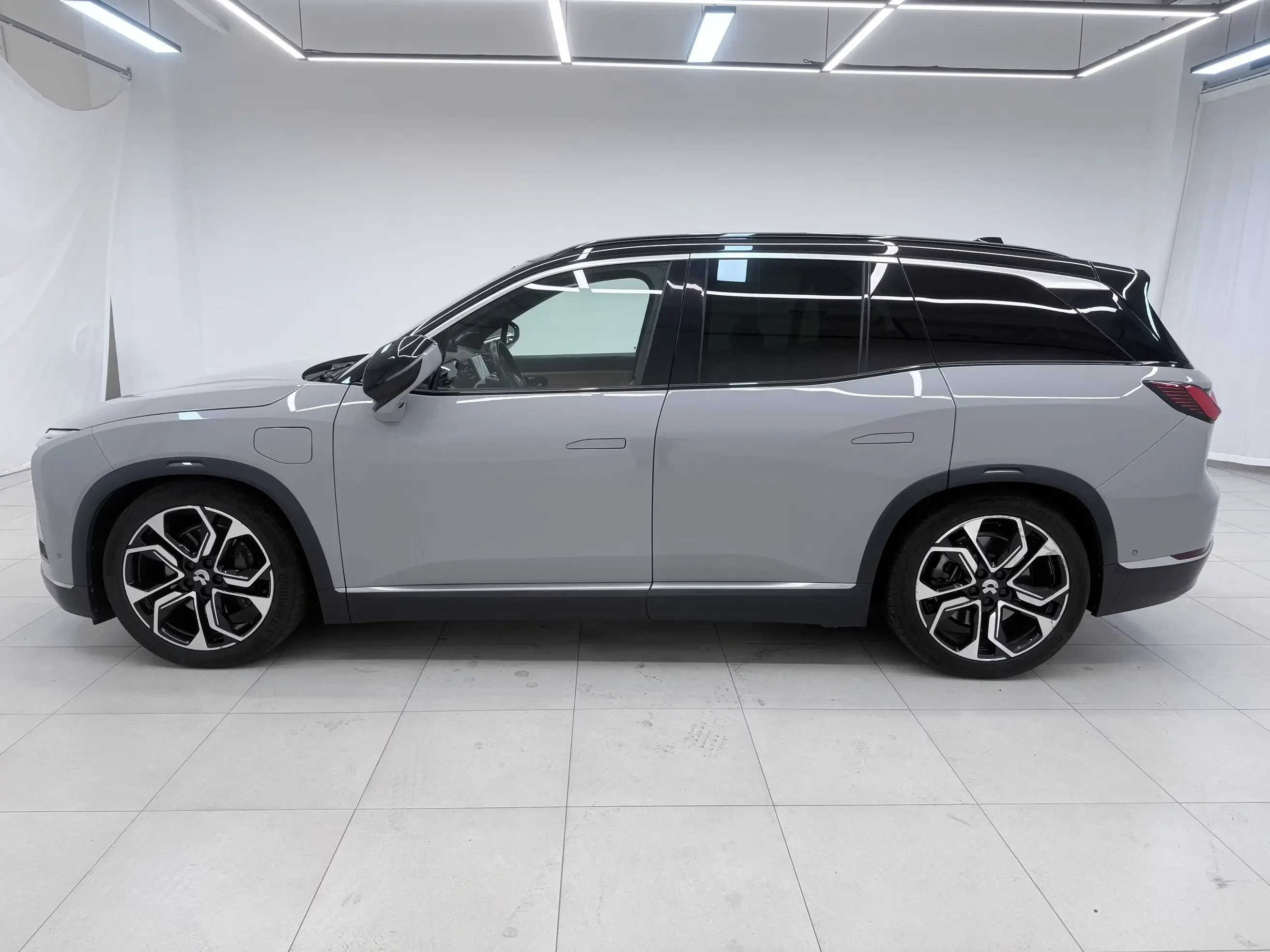 NIO ES8