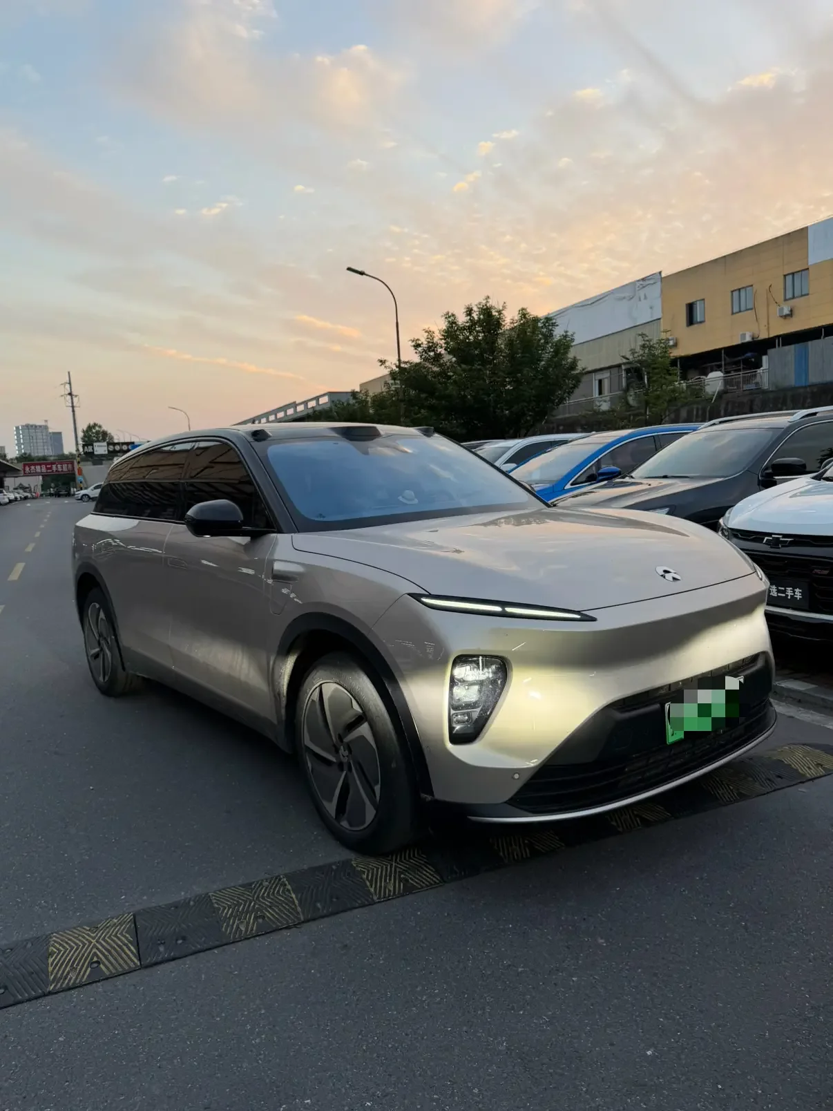 NIO ES8