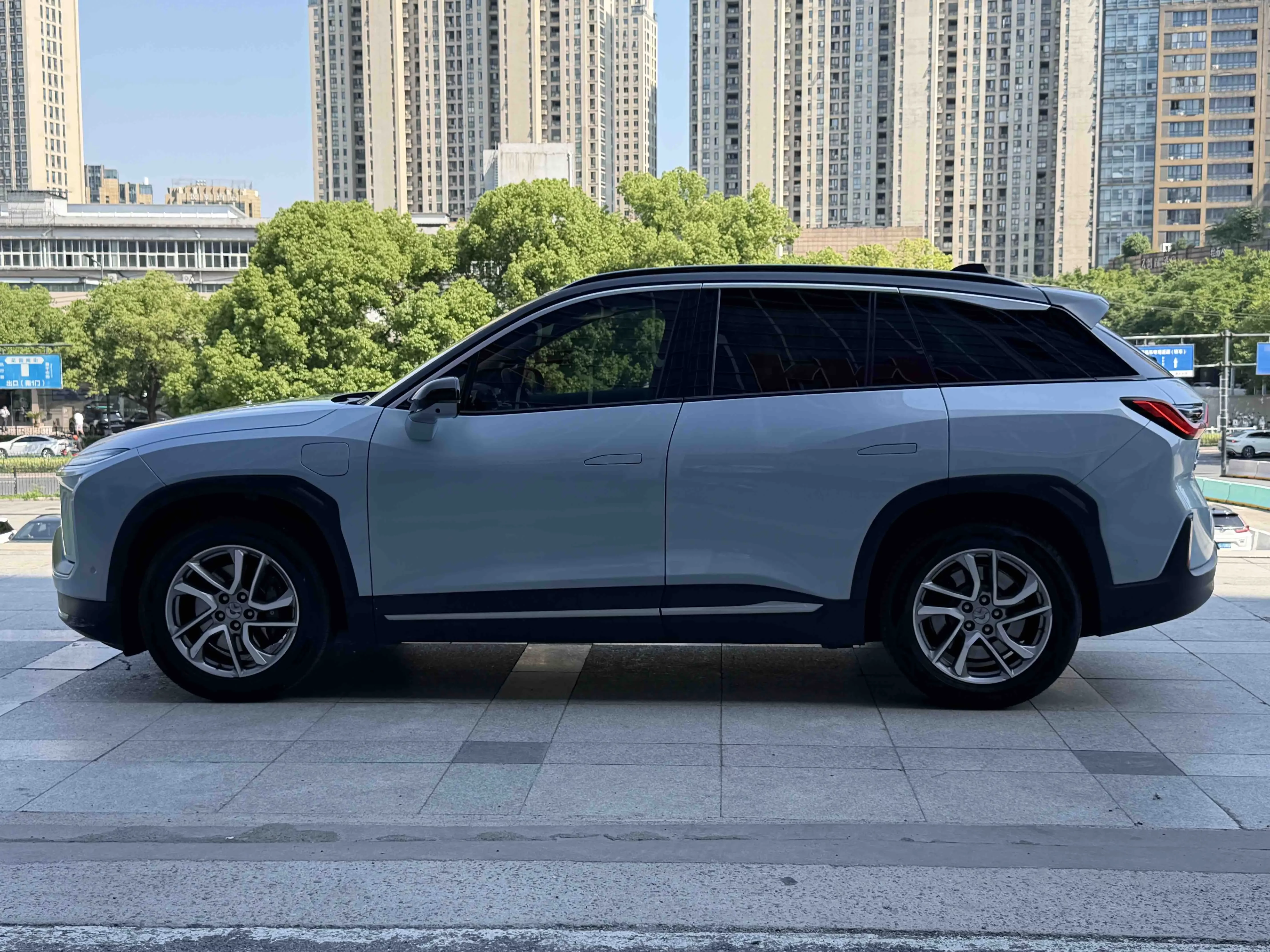 NIO ES6