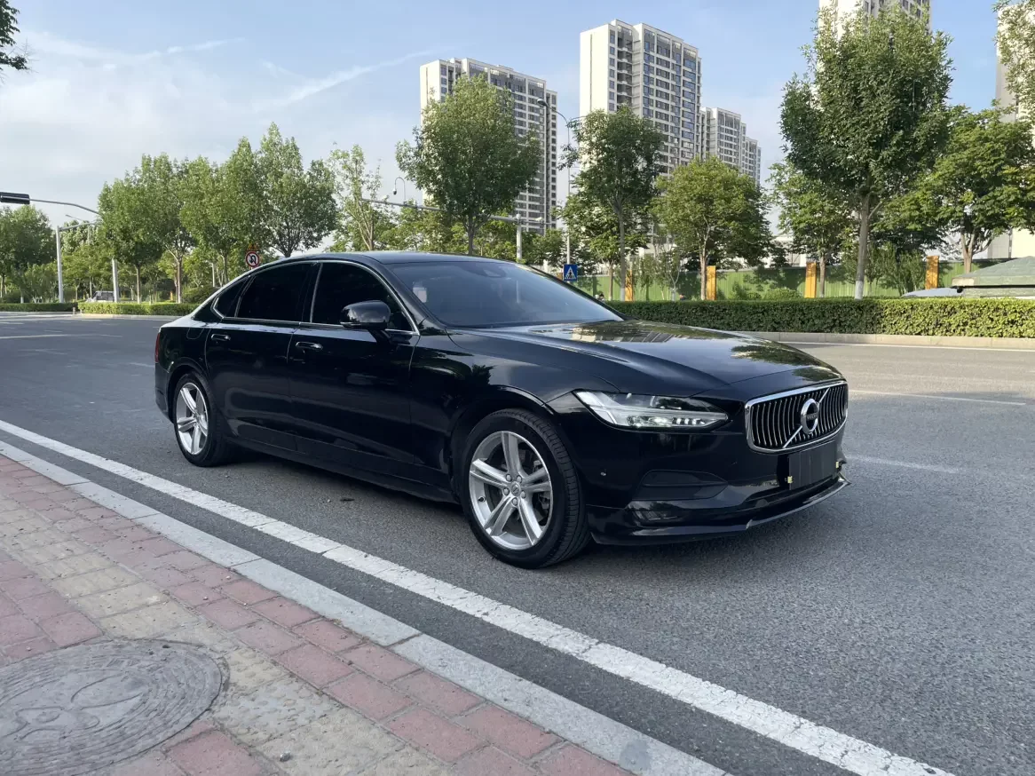 Volvo S90
