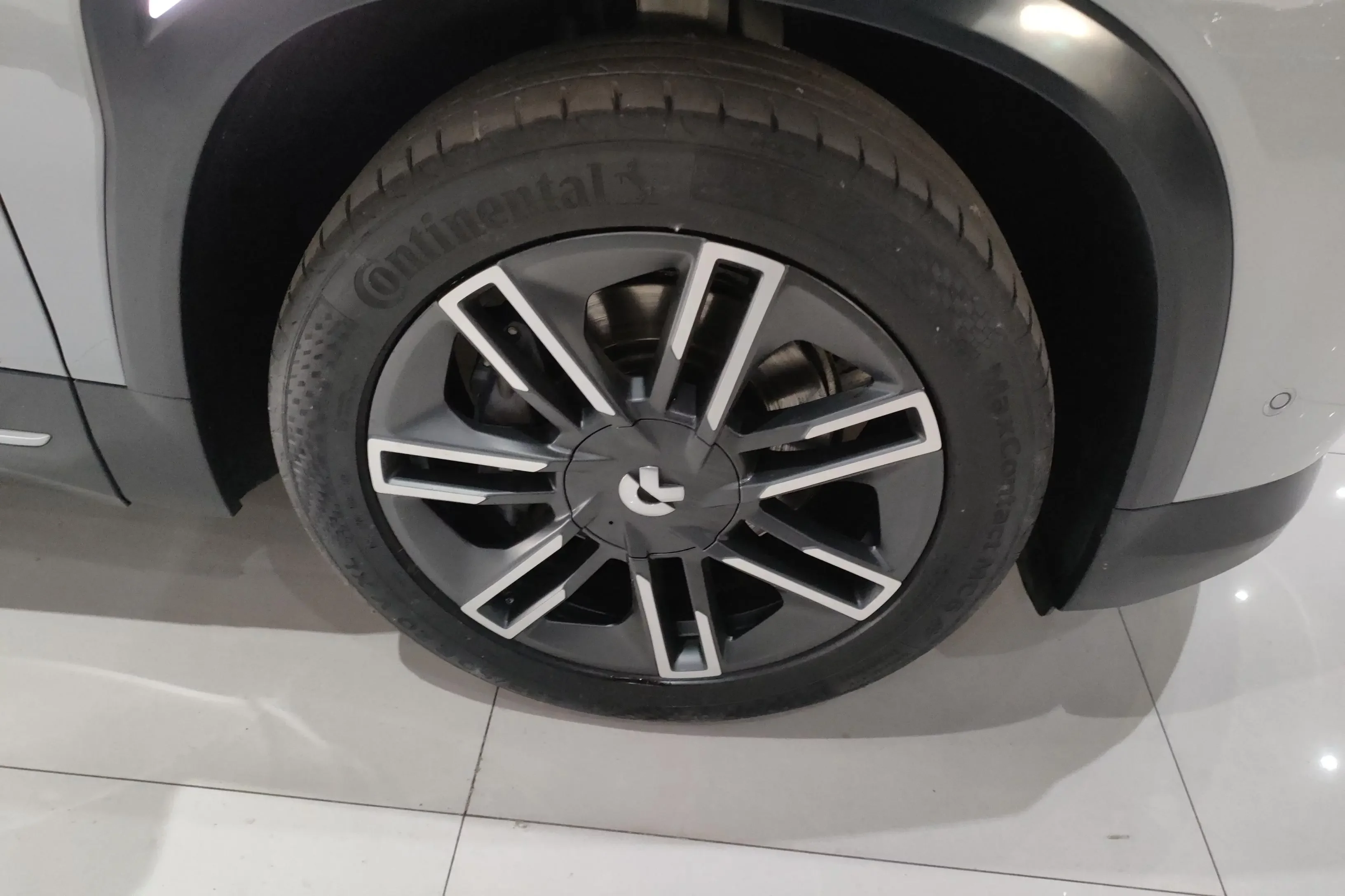 NIO ES6