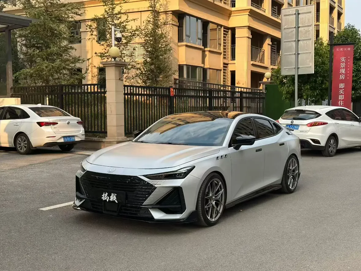 Changan UNI-V  из Китая