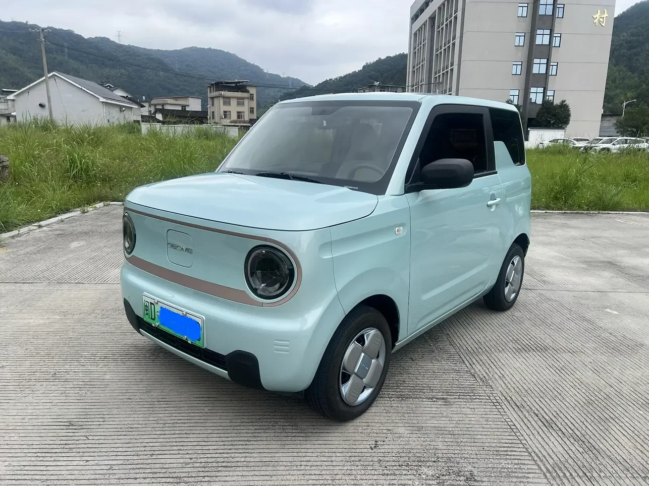 Geely panda