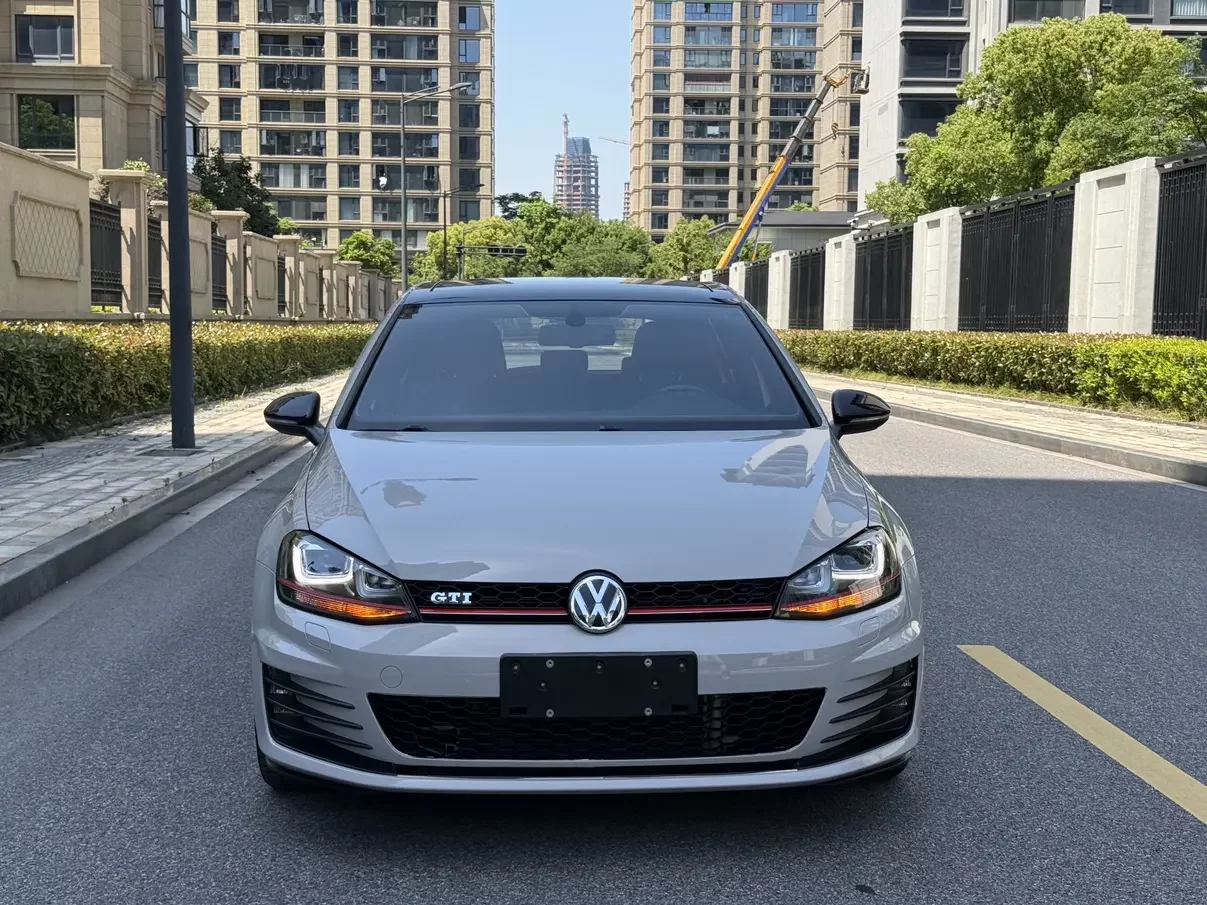 Volkswagen Golf GTI