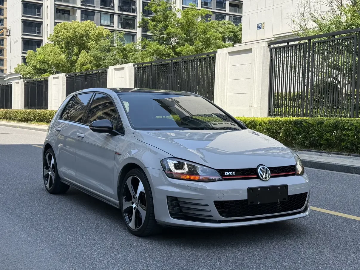 Volkswagen Golf GTI