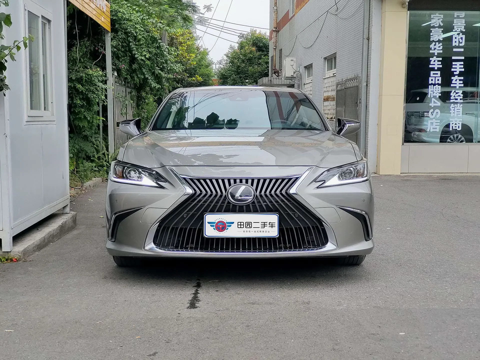 Lexus ES