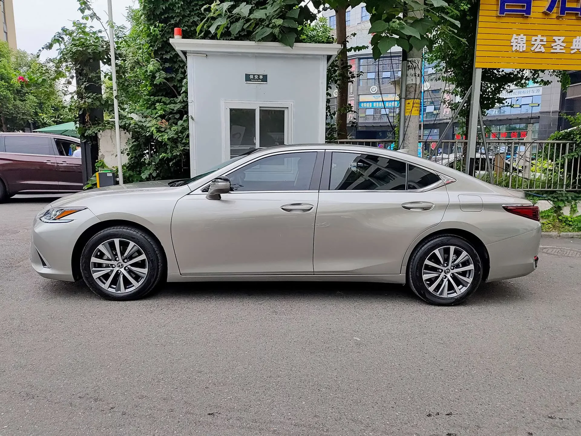Lexus ES