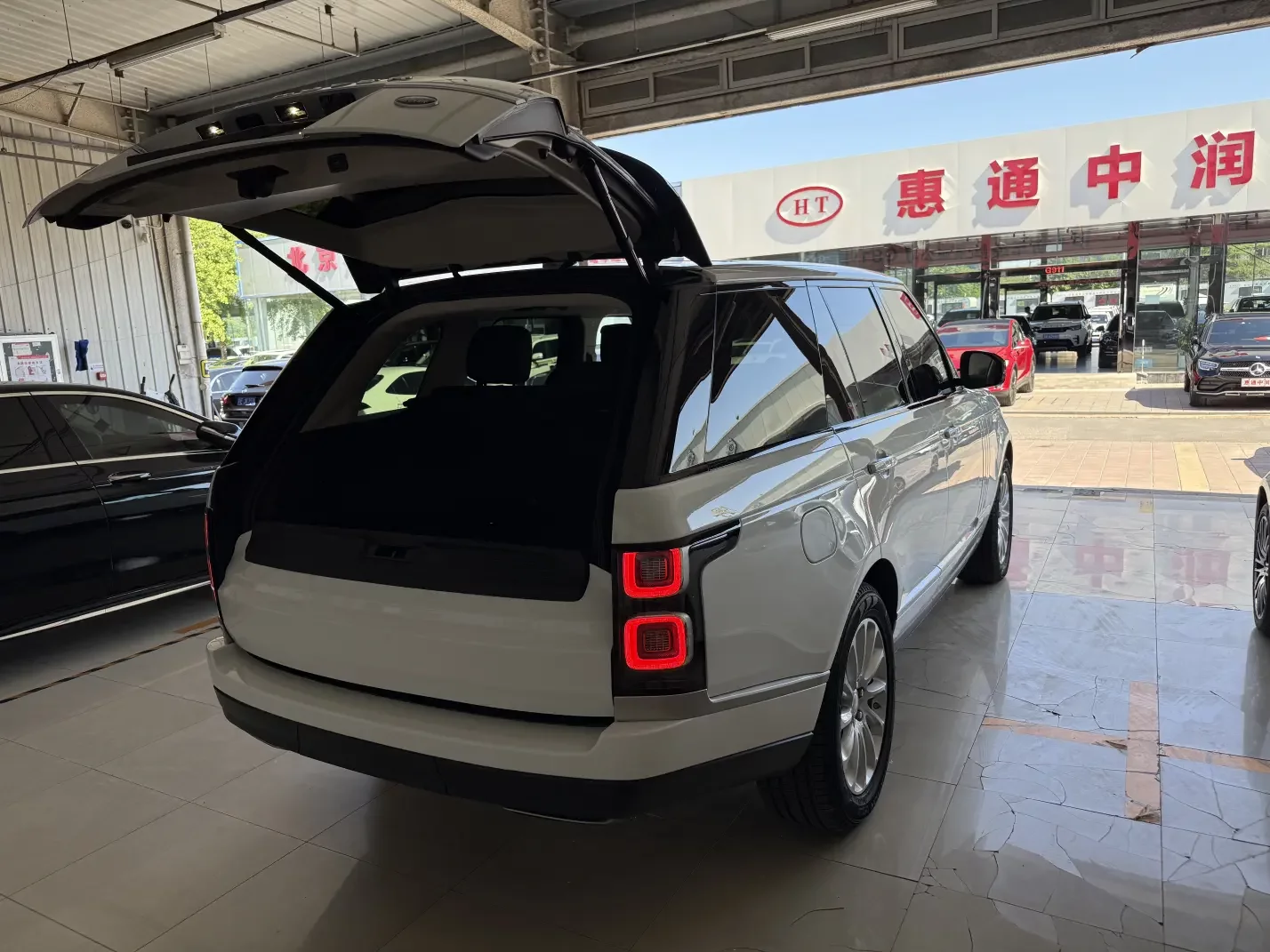 Land Rover range rover