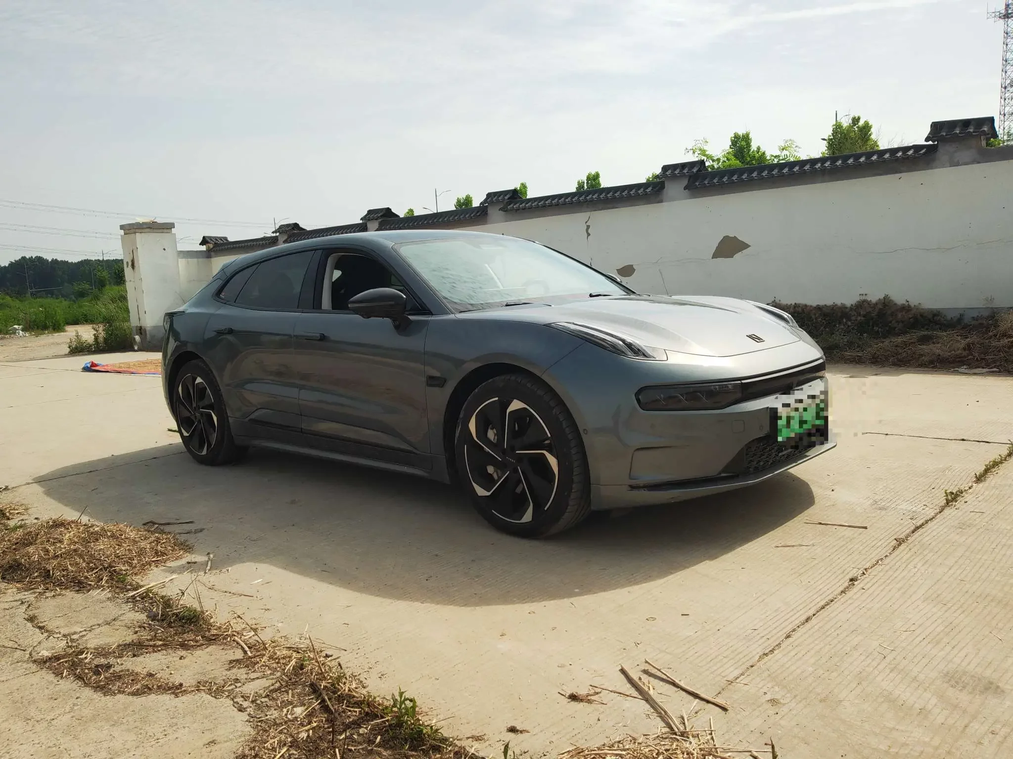 ZEEKR 001