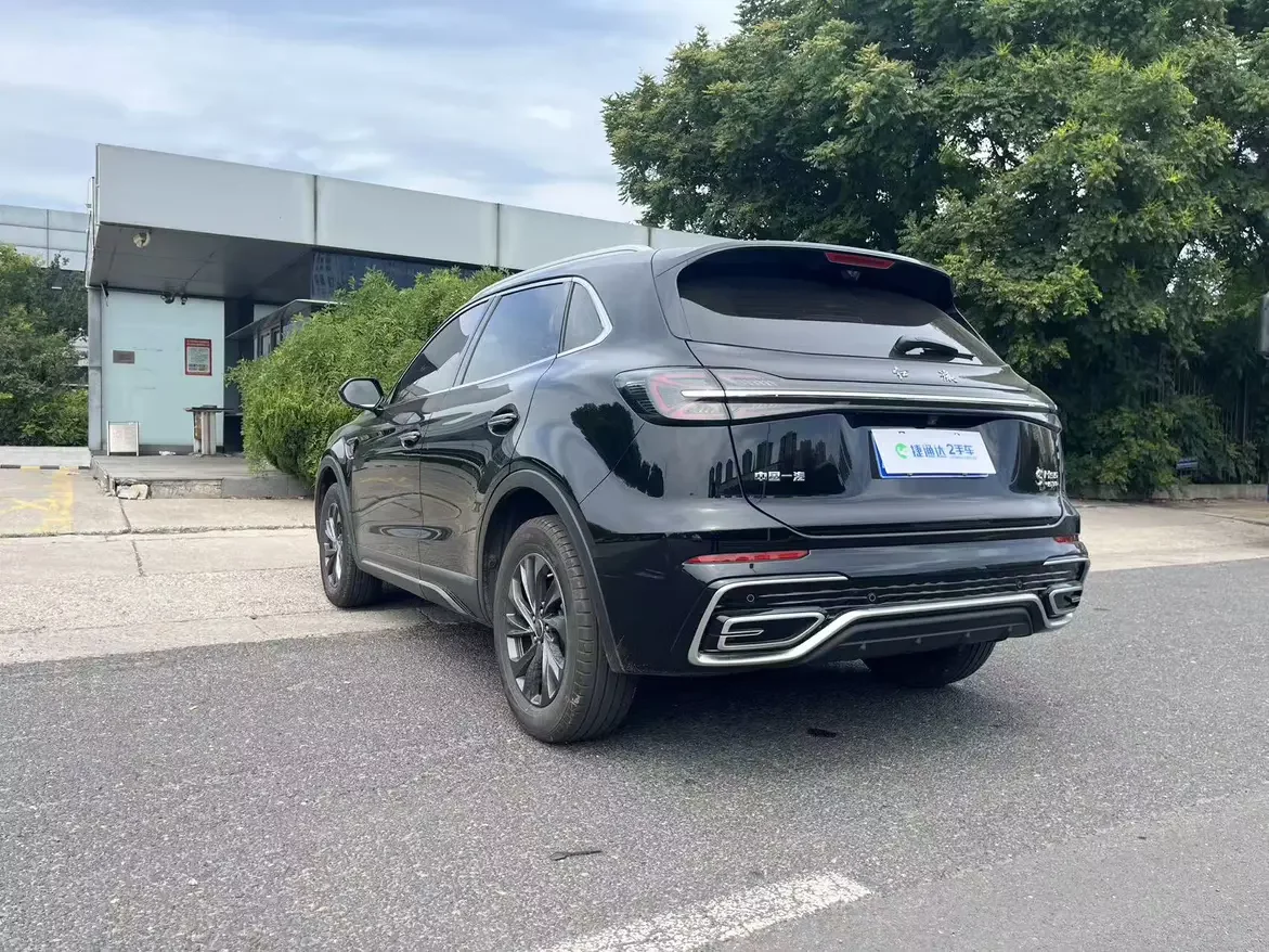 Hongqi HS5