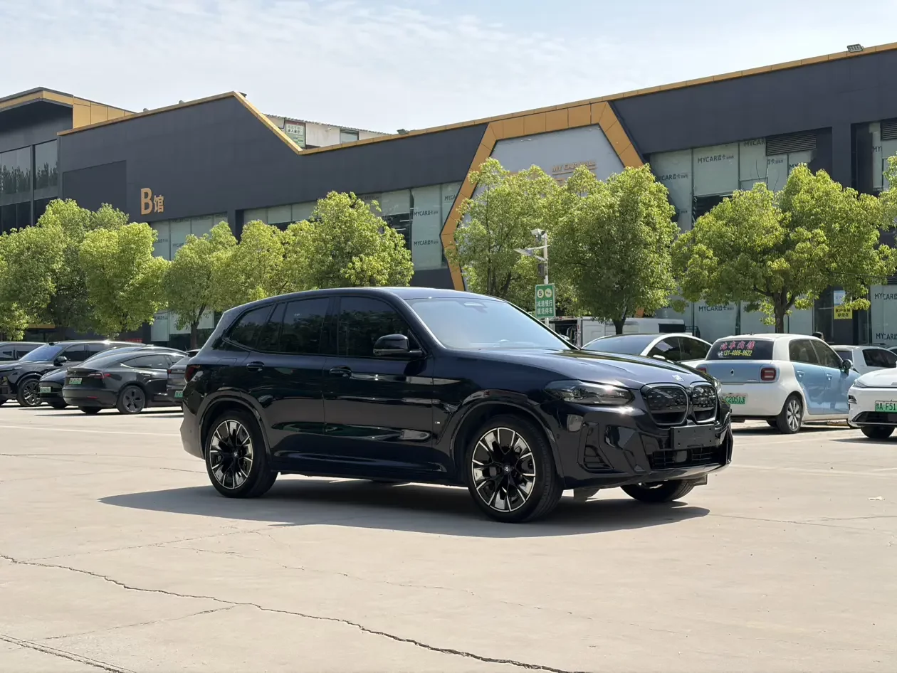 BMW iX3