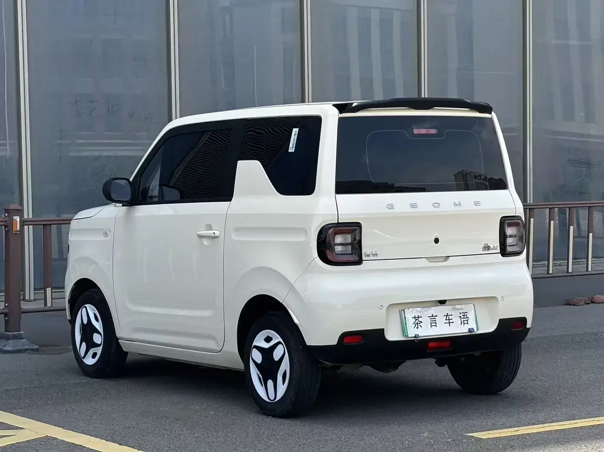 Geely panda