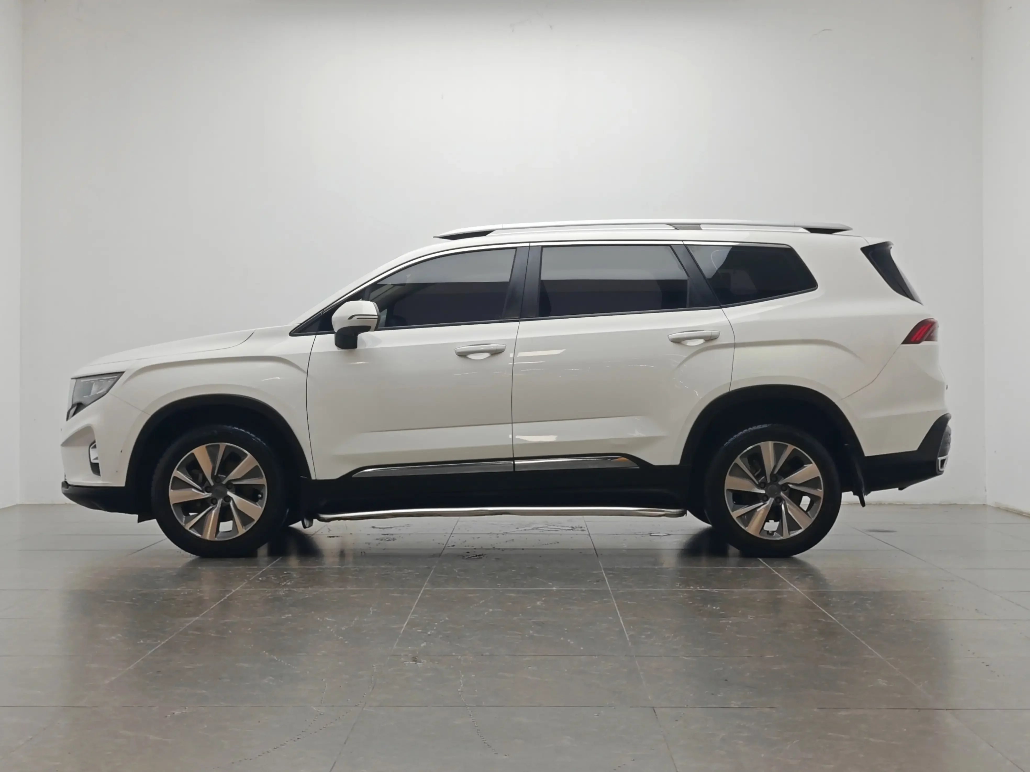 Geely Okavango