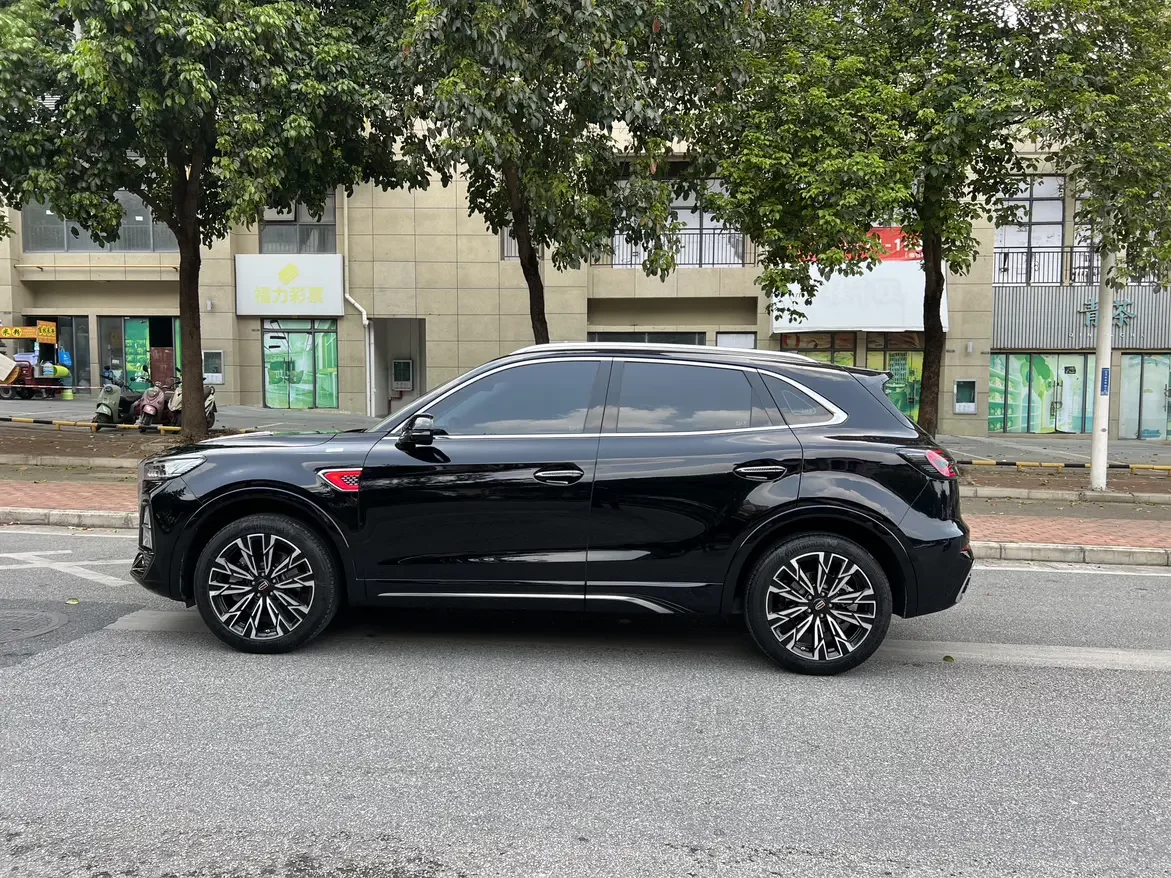 Hongqi HS5