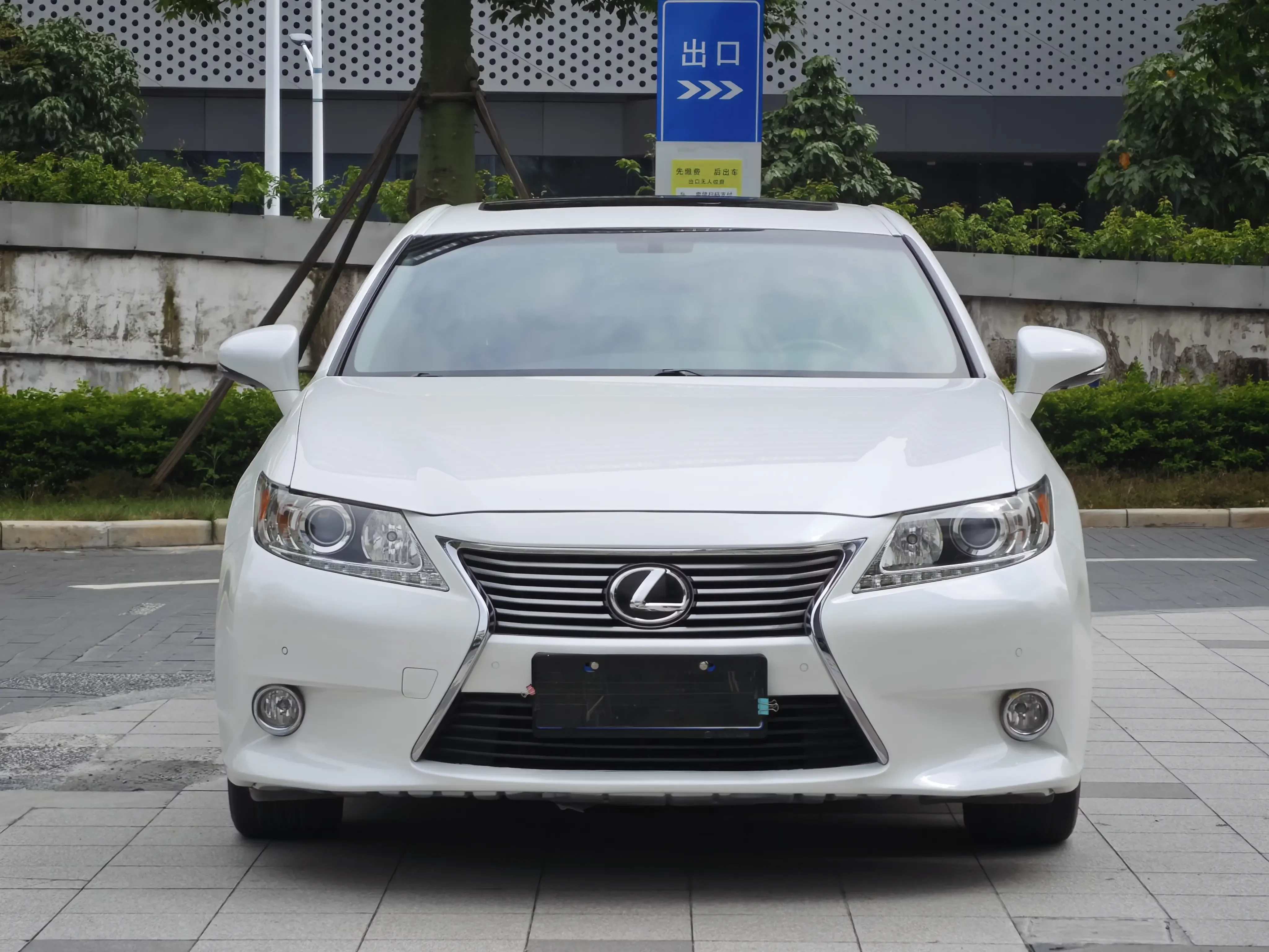 Lexus ES