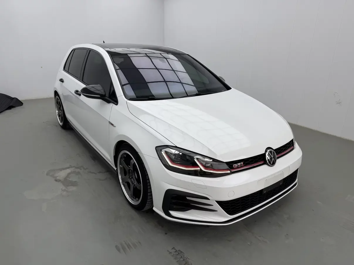 Volkswagen Golf GTI