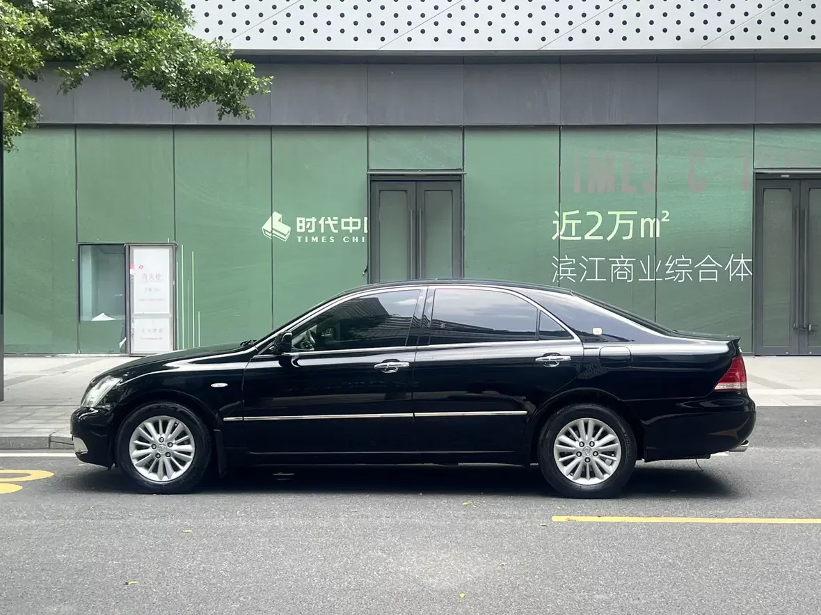 Toyota crown