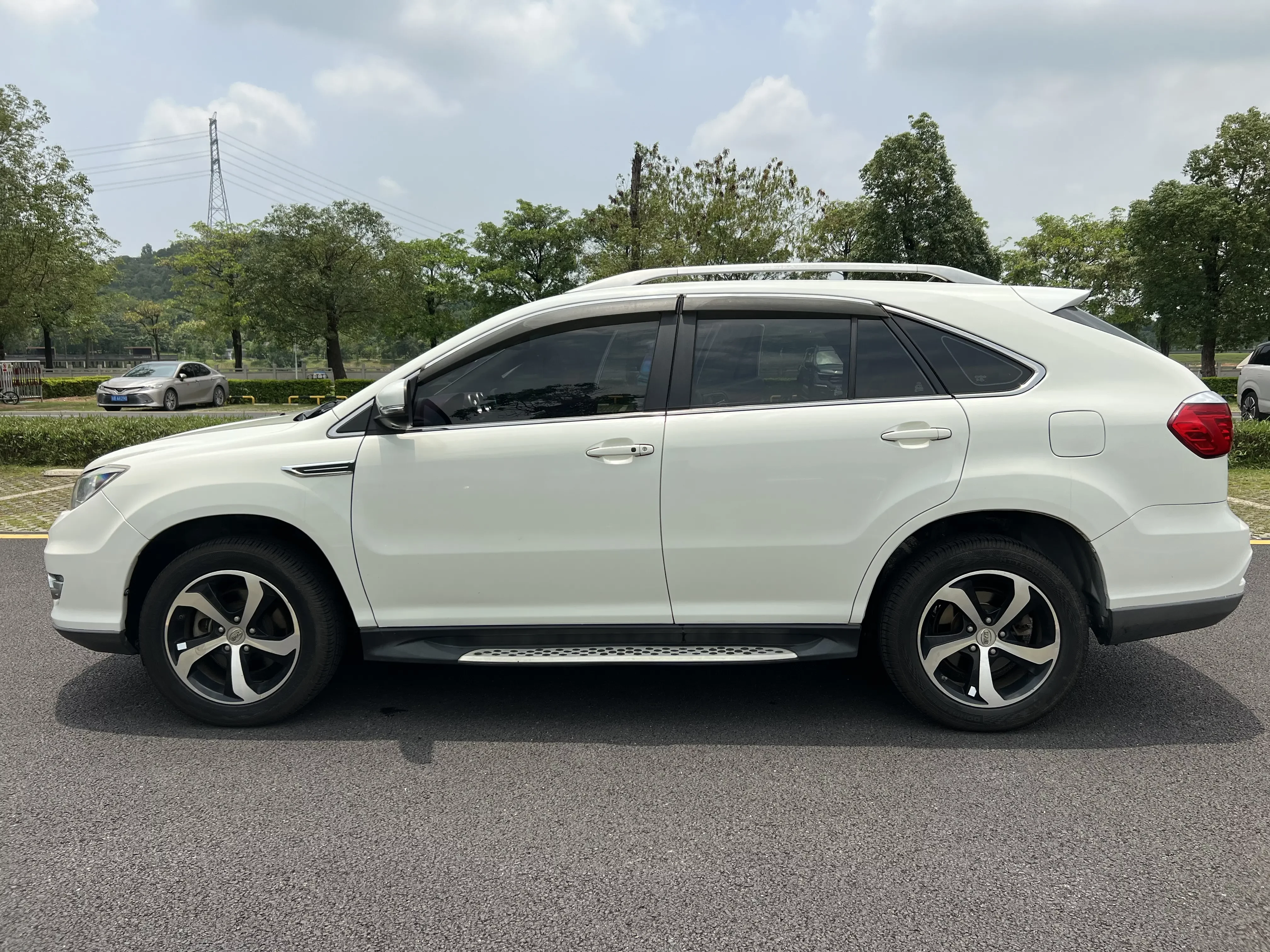 BYD S7