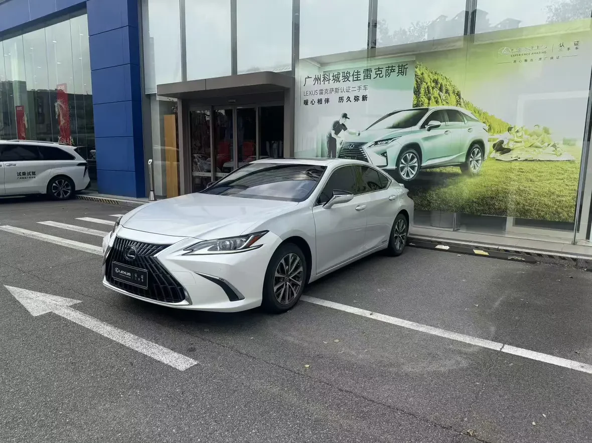 Lexus ES
