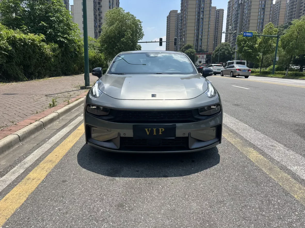 Lynk & Co 03