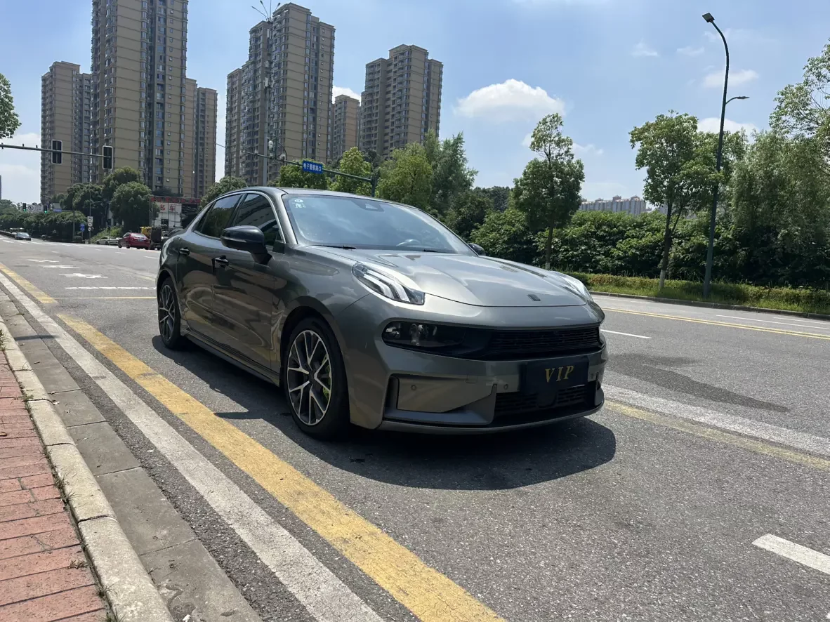 Lynk & Co 03