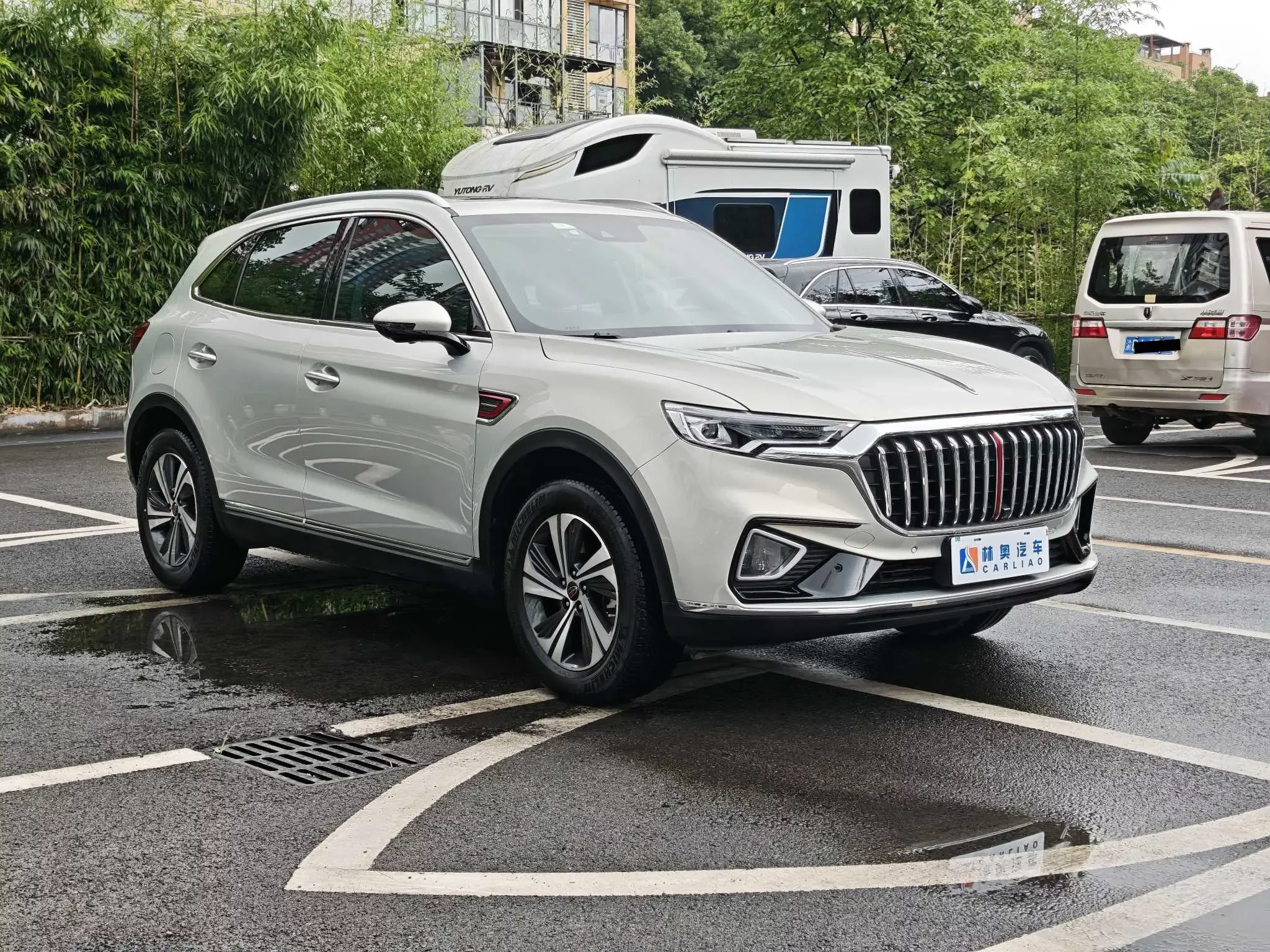 Hongqi HS5