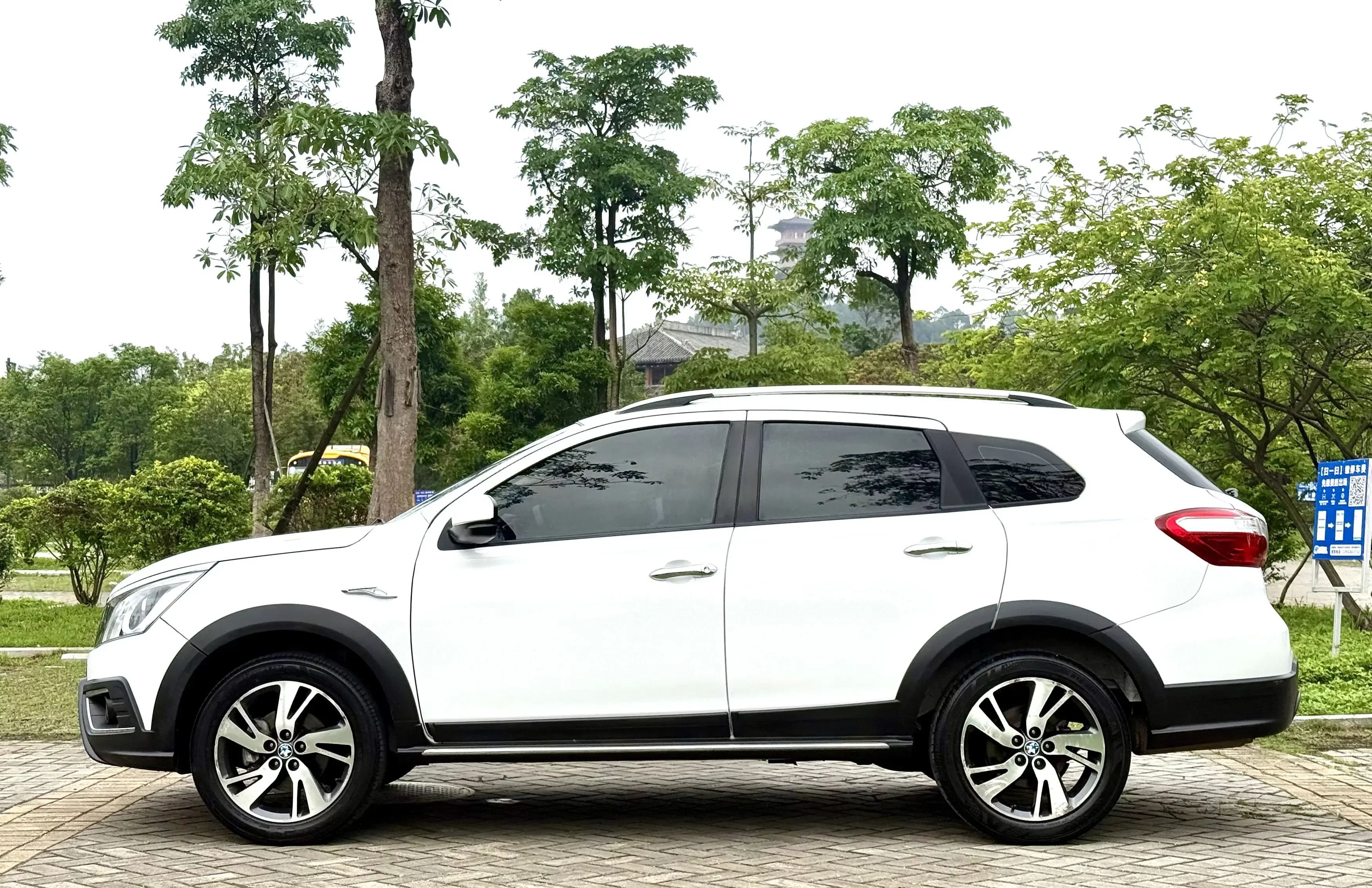 Kai Chen Venucia T70X
