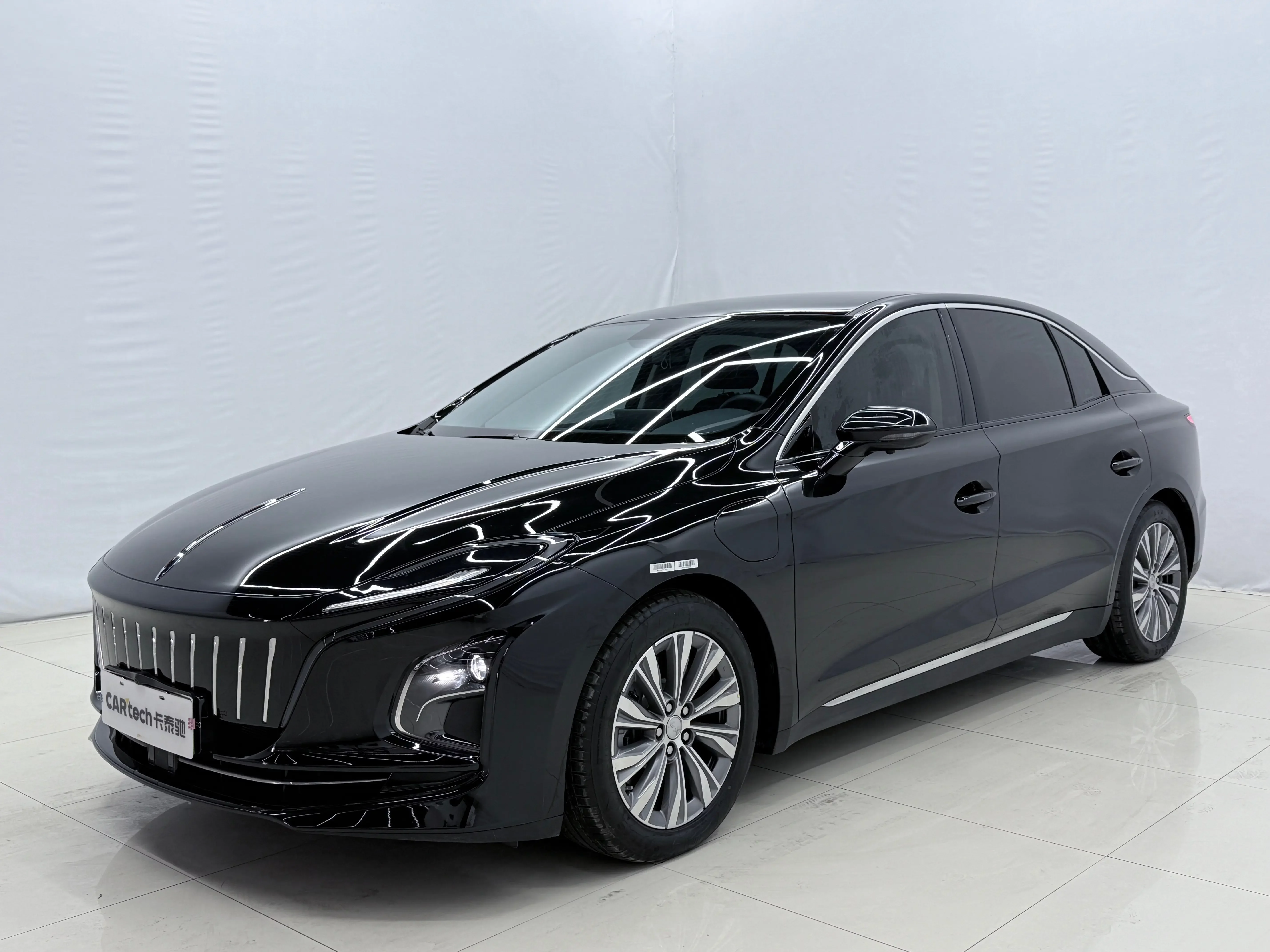 Hongqi E-QM5