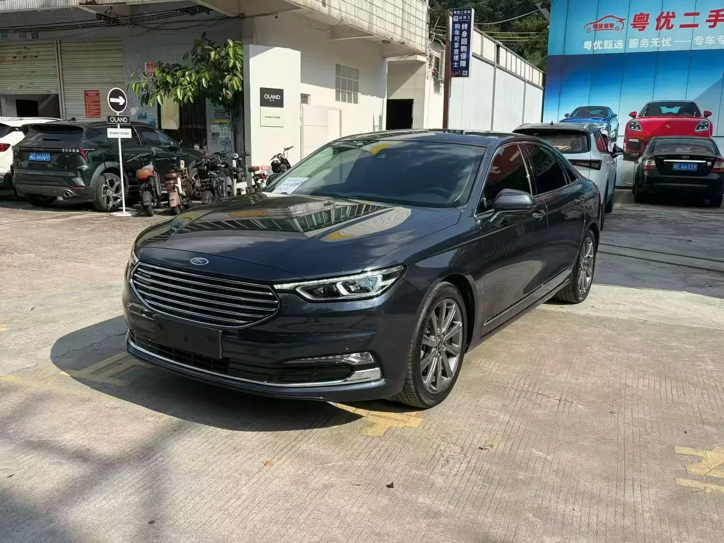 Ford Taurus