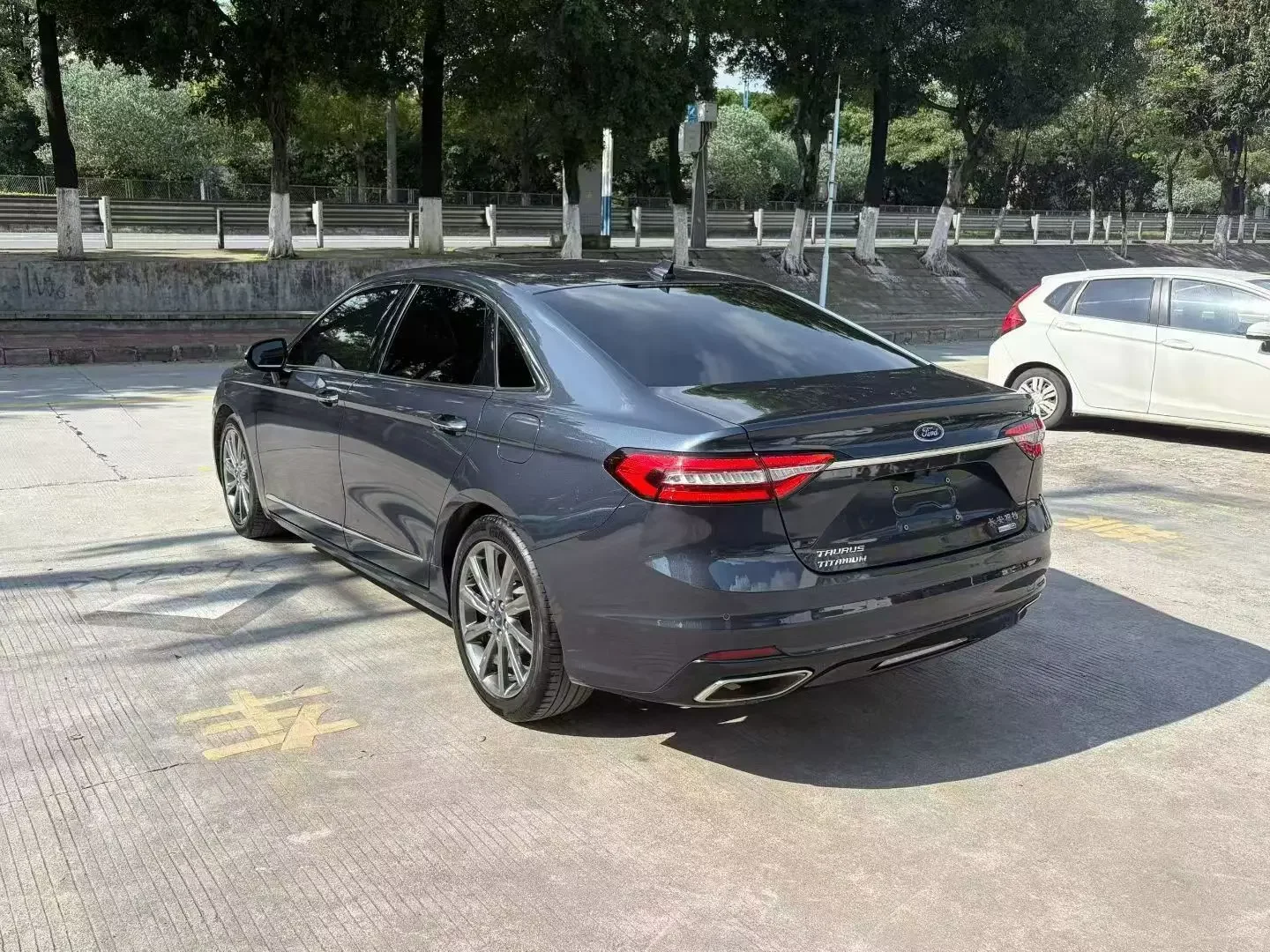 Ford Taurus