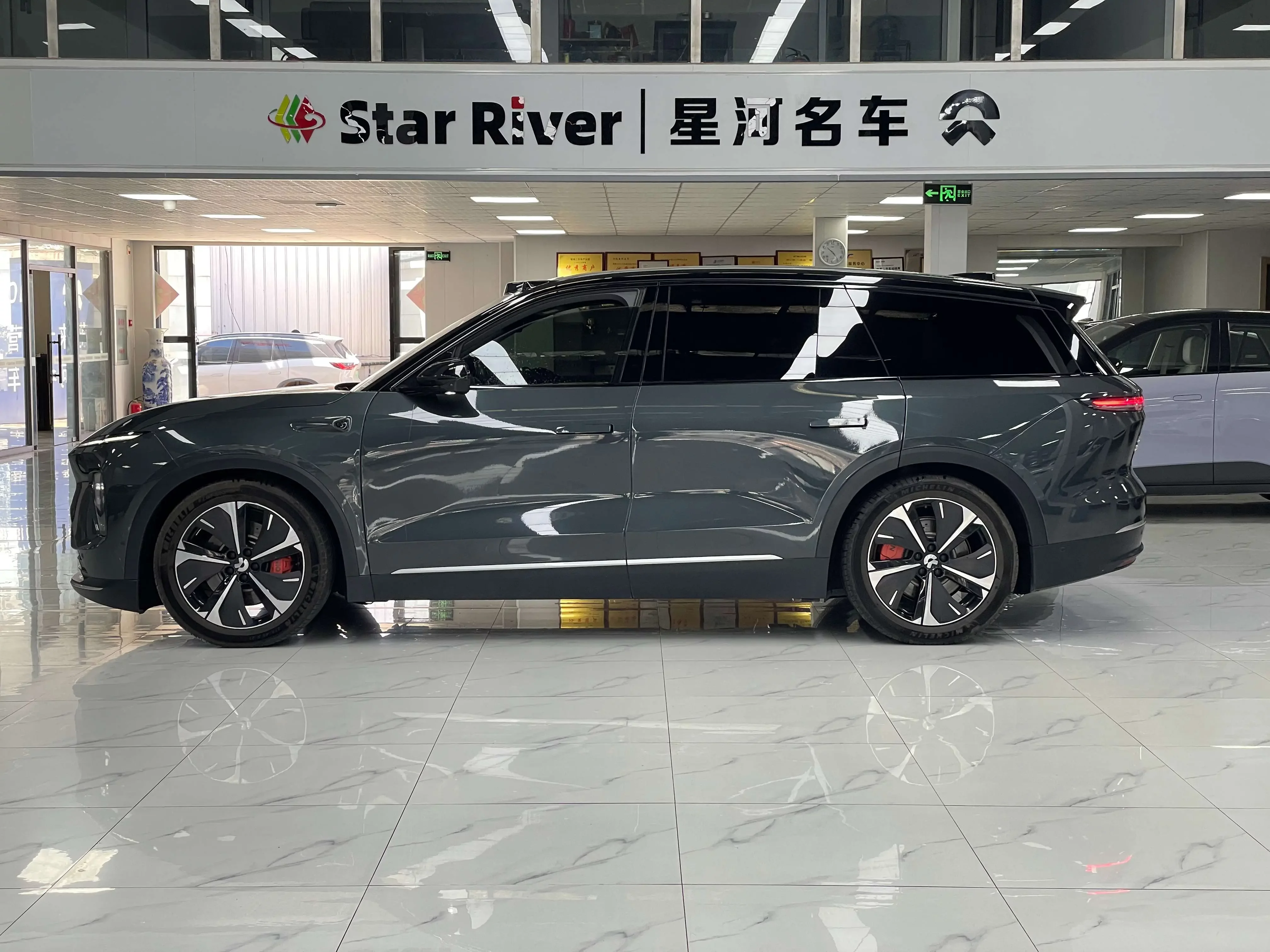 NIO ES8