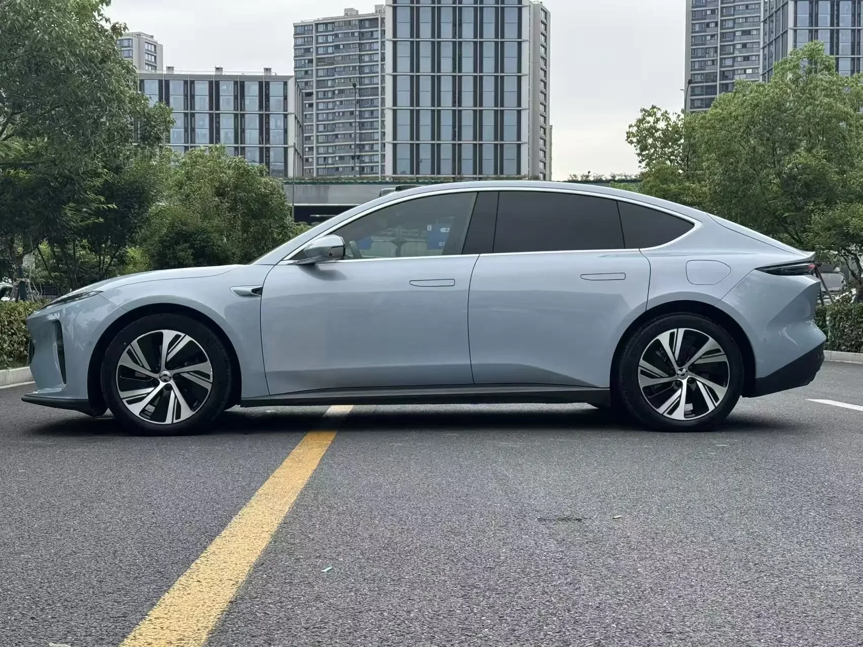 NIO ET5